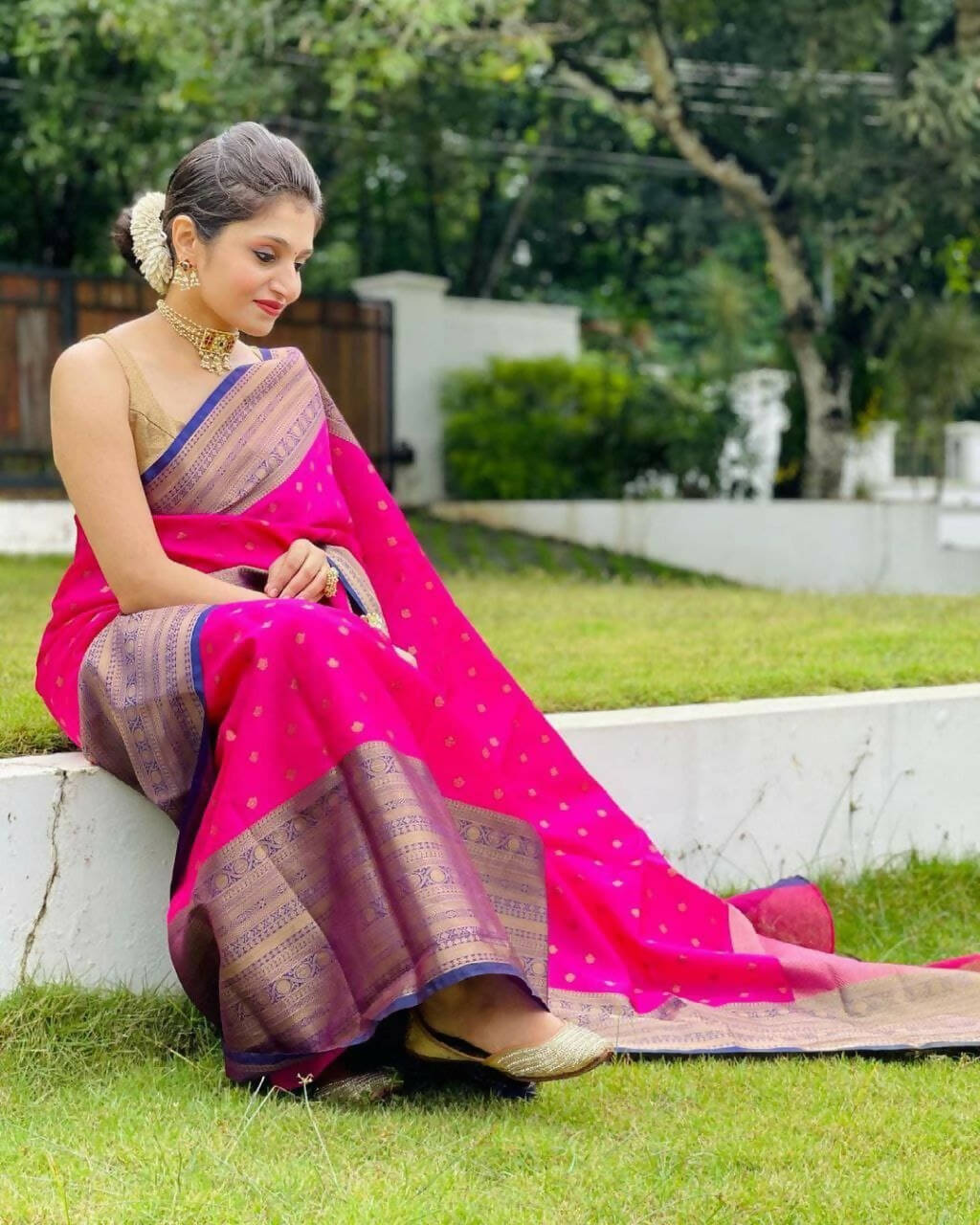 DEIANA'S Beautiful Designer Golden zari Soft Lichi Silk Saree - Pink