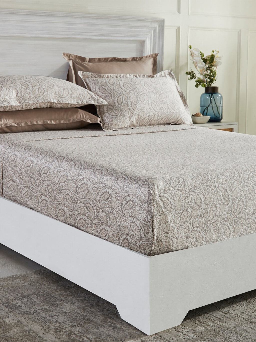 MYTRIDENTBeige White Ethnic Motifs 100% Cotton 400 TC King Bedsheet with 4 Pillow Covers