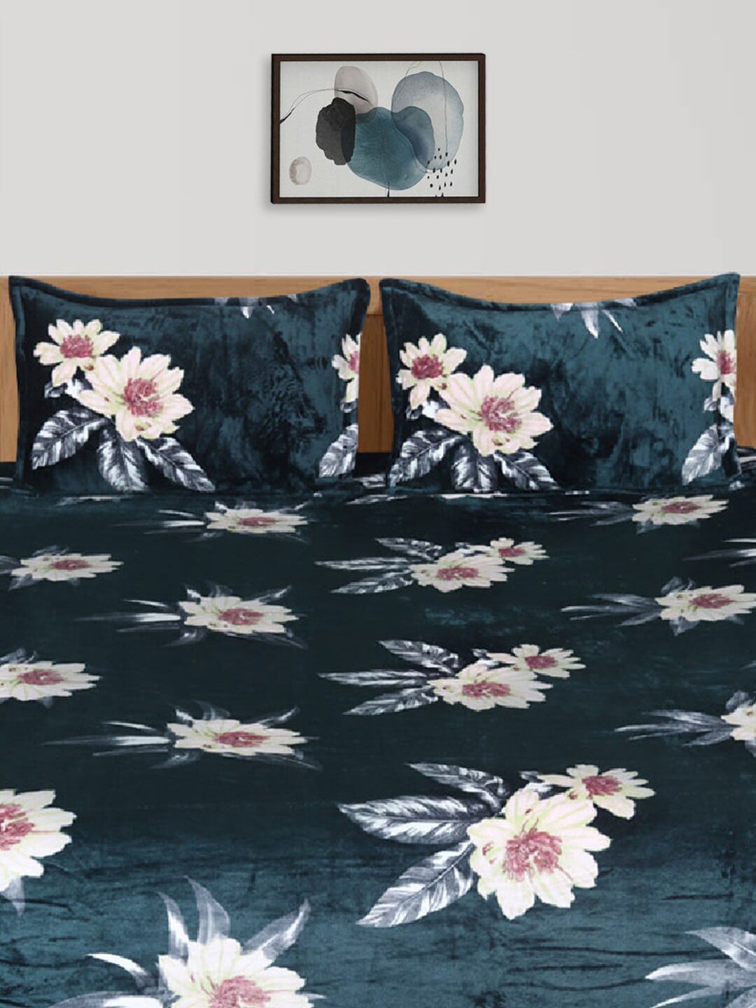 Cloth Fusion Green & White Floral Velvet Warm 104 TC King Bedsheet With 2 Pillow Covers