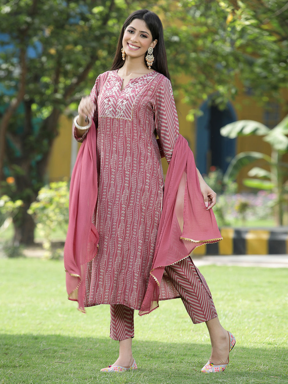 Juniper Onion Pink Muslin Festive Printed Straight Skd For Women - Distacart