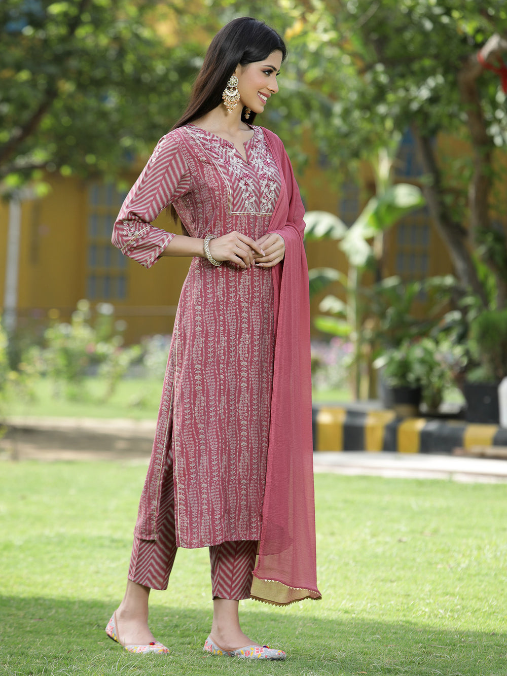 Juniper Onion Pink Muslin Festive Printed Straight Skd For Women - Distacart