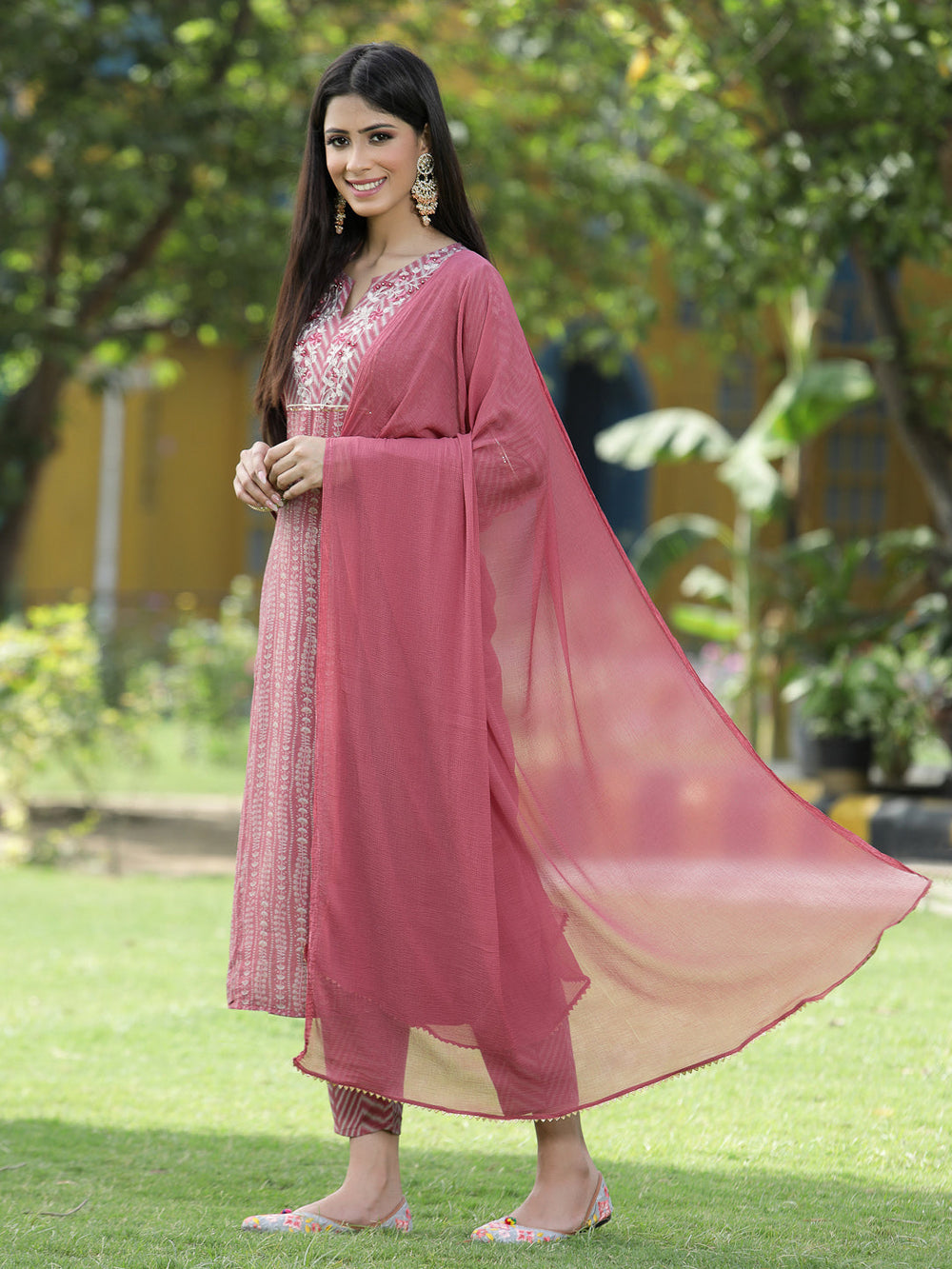 Juniper Onion Pink Muslin Festive Printed Straight Skd For Women - Distacart