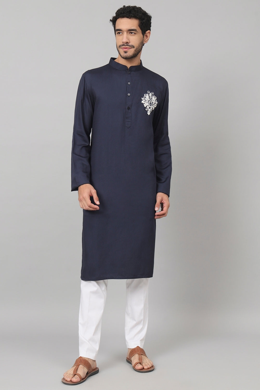 Classic Cotton Kurta With Single Motif Embroidery by Hilo Design