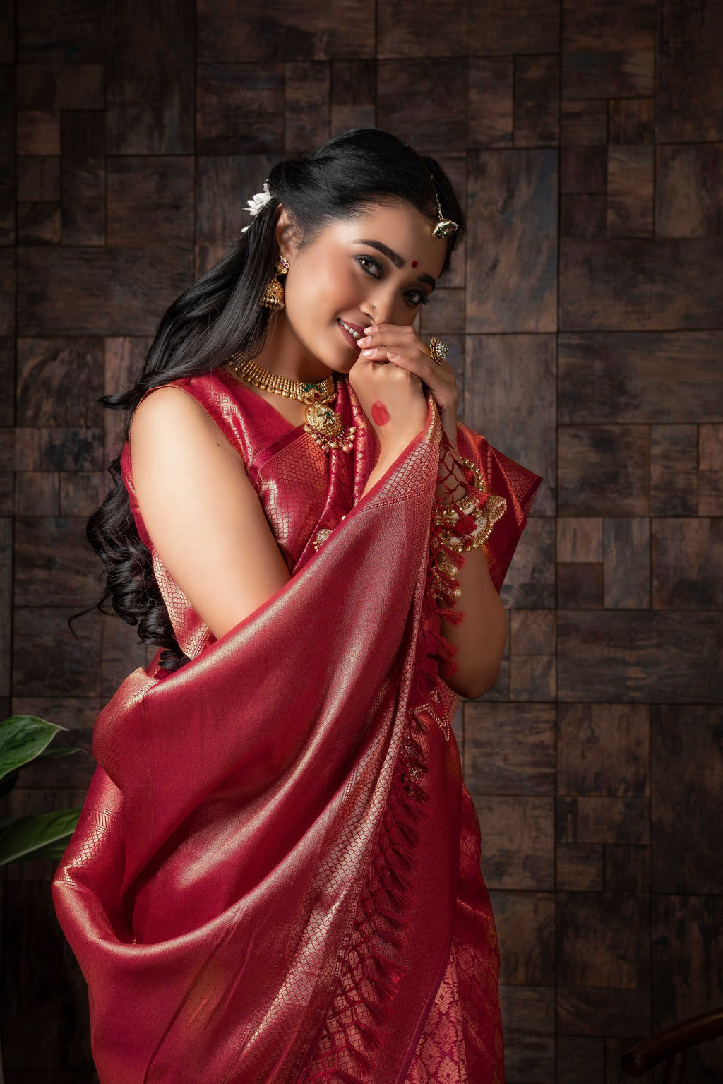 Vardha Persian Red Golden Zari Kanjeevaram Silk Saree