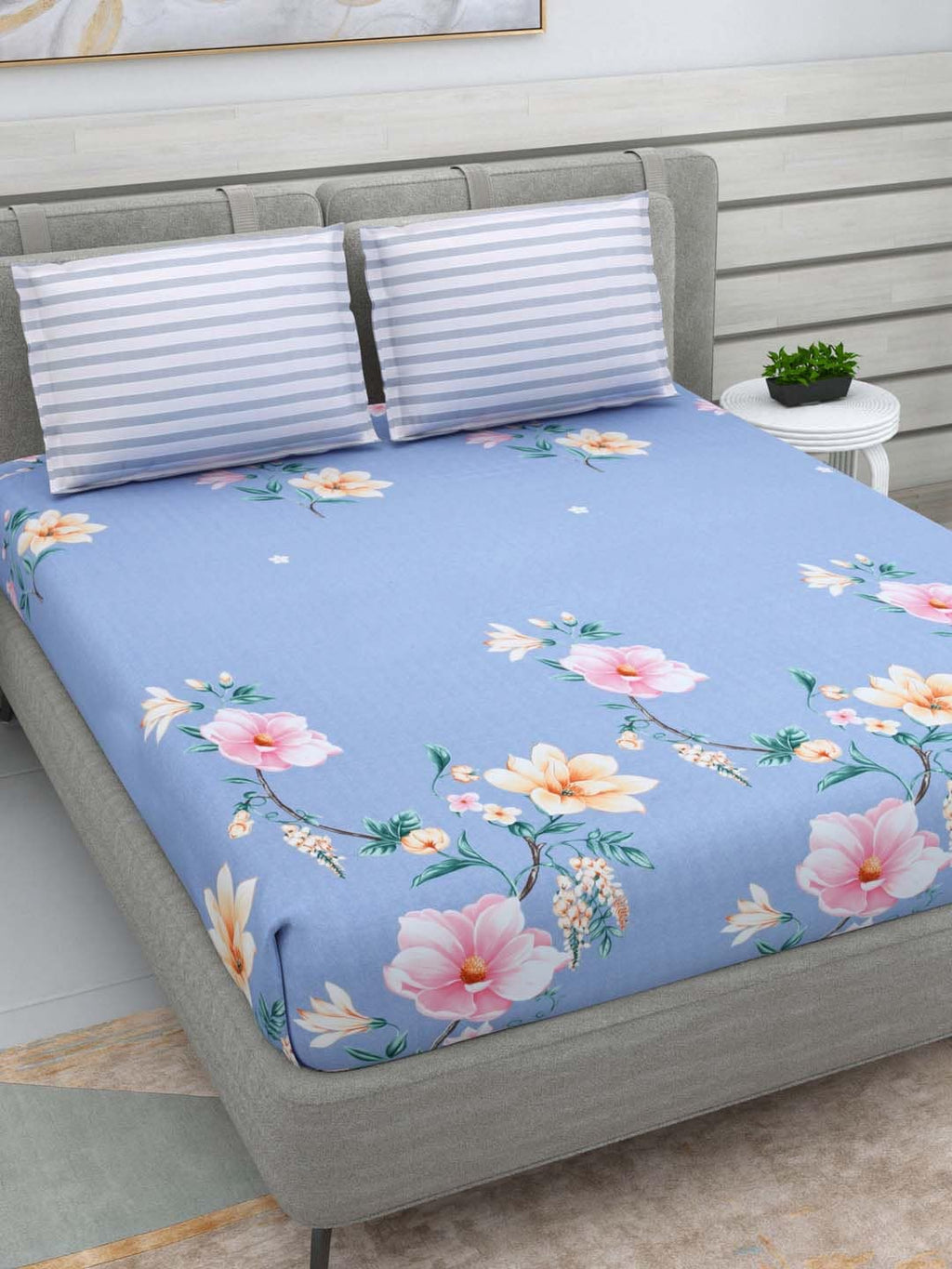 DREAM WEAVERZ Blue & Pink Floral Glazed Cotton 220 TC King Bedsheet with 2 Pillow Covers