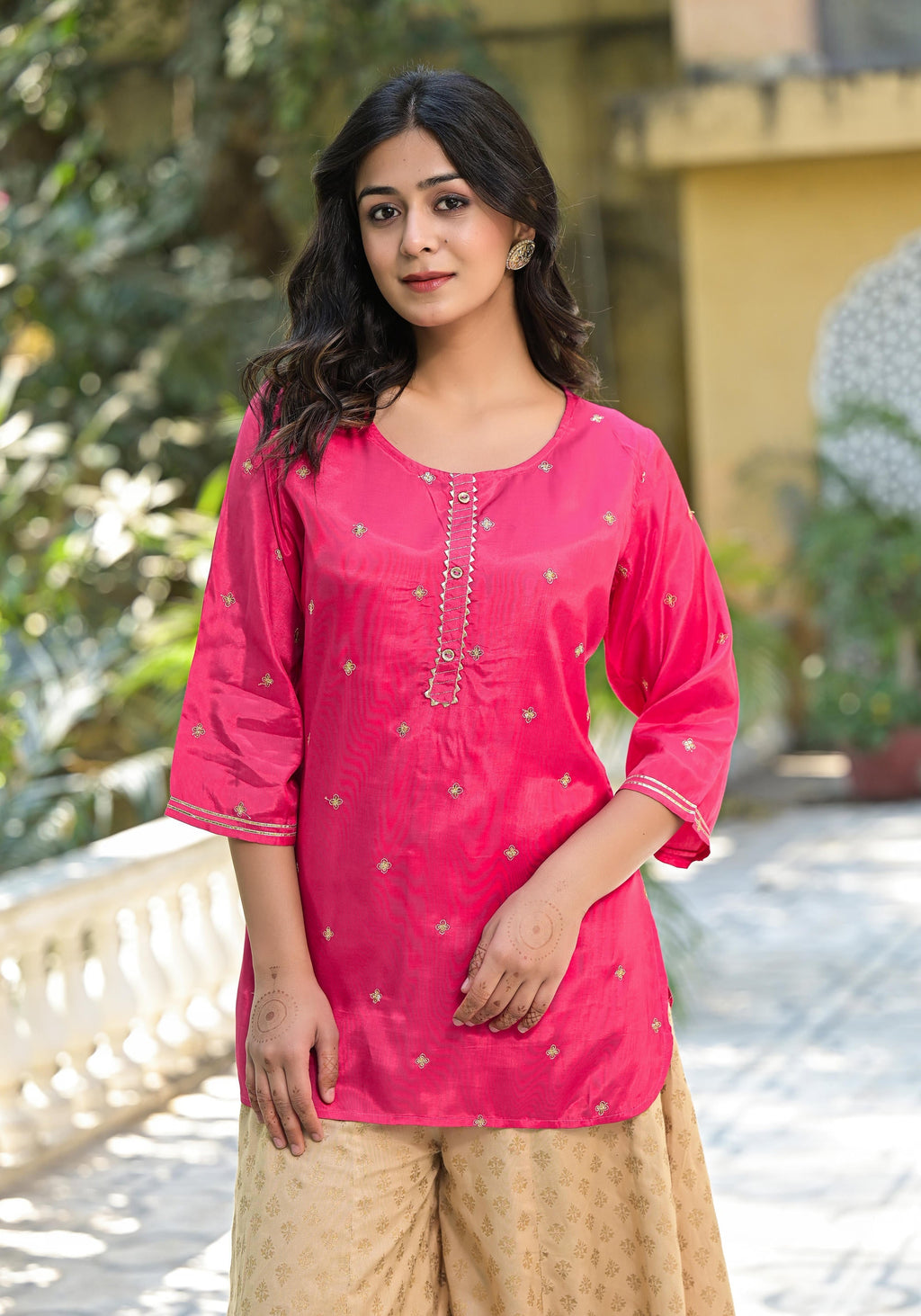 Juniper Women's Fuchsia Solid Shantoon Tunic With Sequins & Zari Work