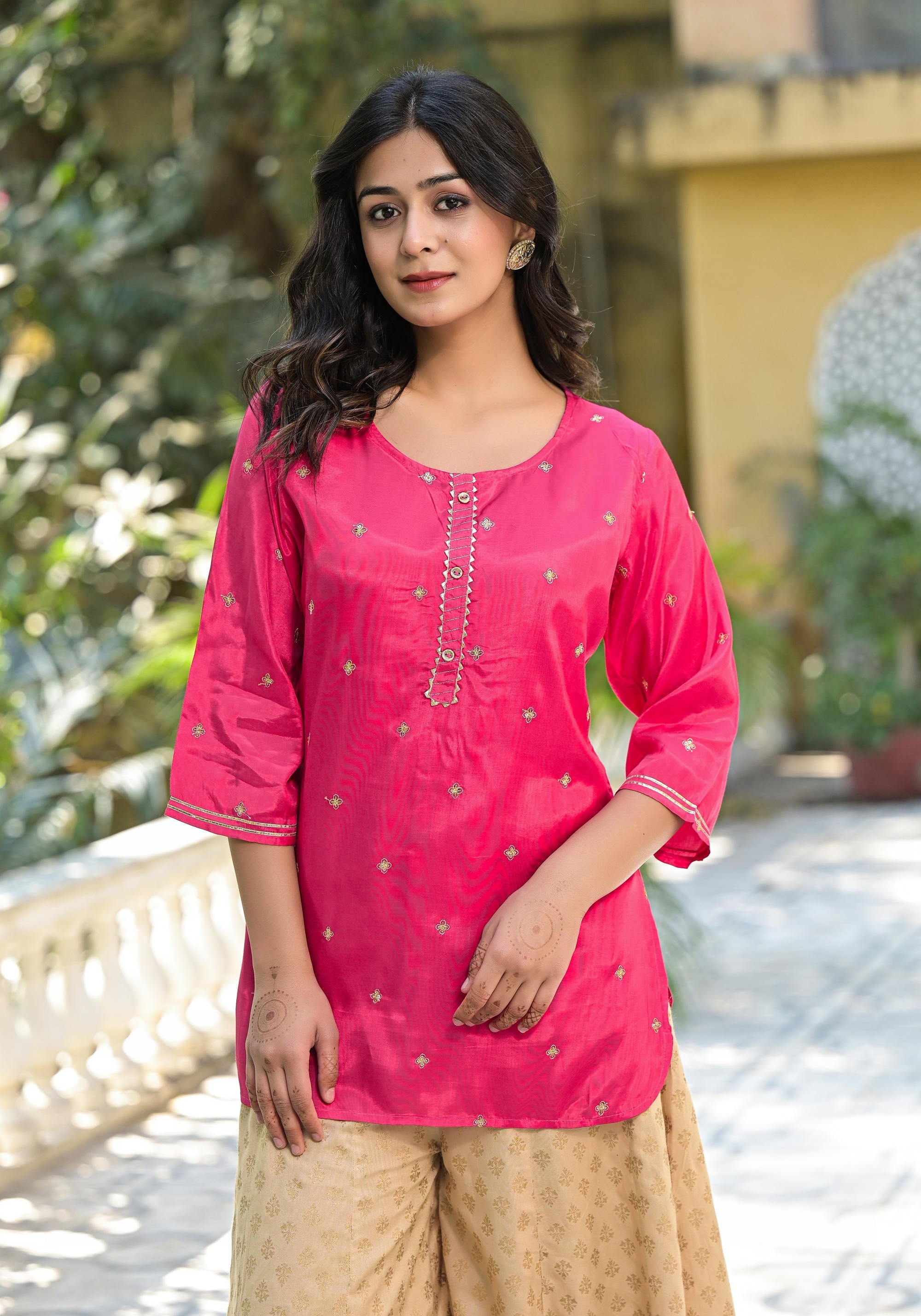 Juniper Women's Fuchsia Solid Shantoon Tunic With Sequins & Zari Work
