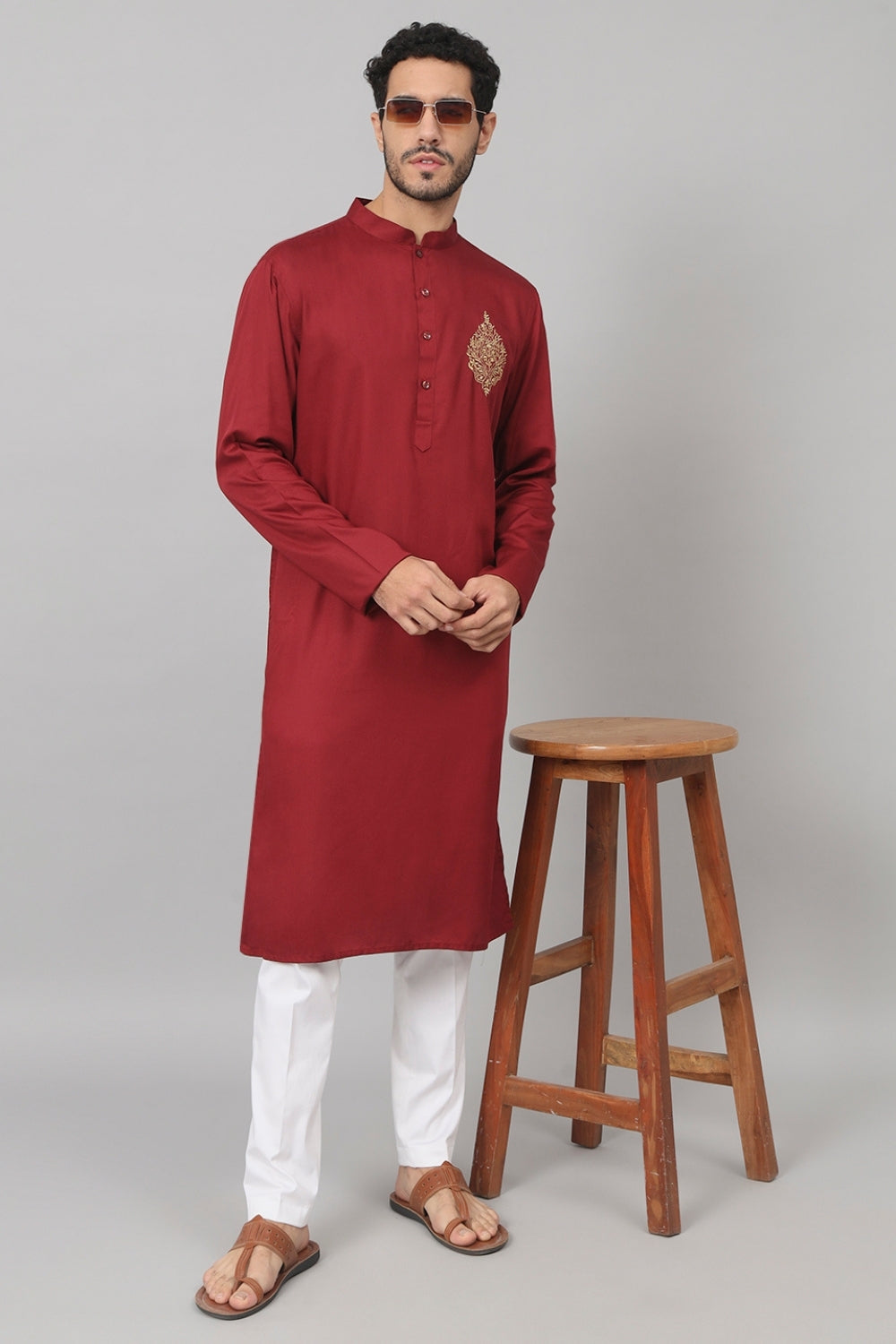 Cotton Kurta With Motif Embroidery by Hilo Design