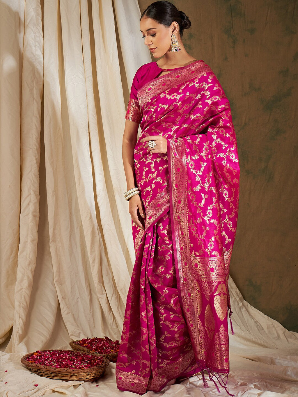 Sangria Pink & Gold-Toned Floral Woven Design Zari Banarasi Saree - Distacart