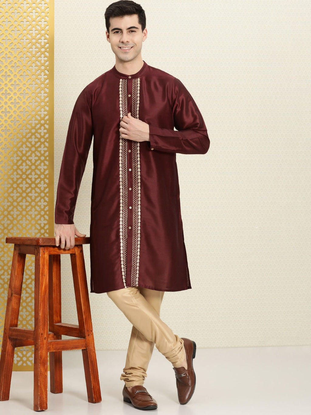House of Pataudi Men Embroidered Jashn Kurta