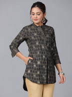 Juniper Women Black Muslin Printed High-Low Straight Tunic
