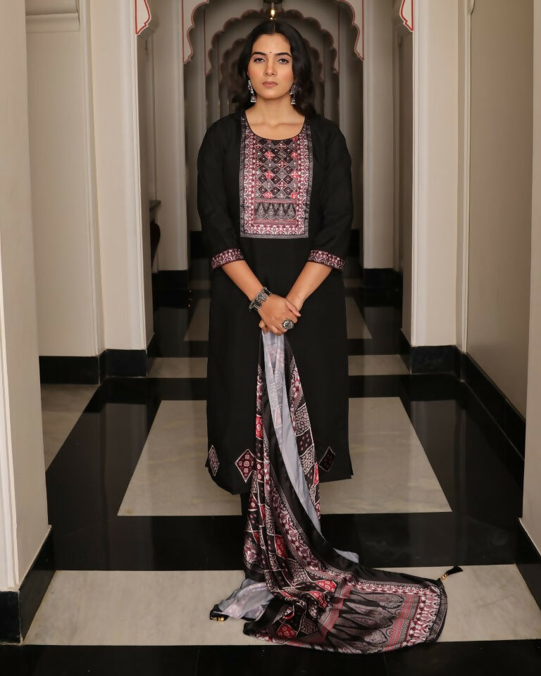Jyoti Fashion Women's Black Viscos Simmer Hand Work with Floral Printed Kurta Set