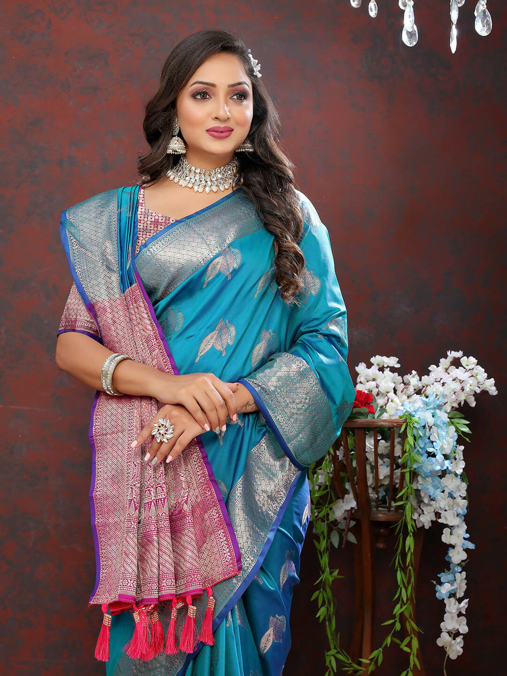 Lorenvalley Fashion Rama Soft Silk Woven Design Zari Weaving Saree