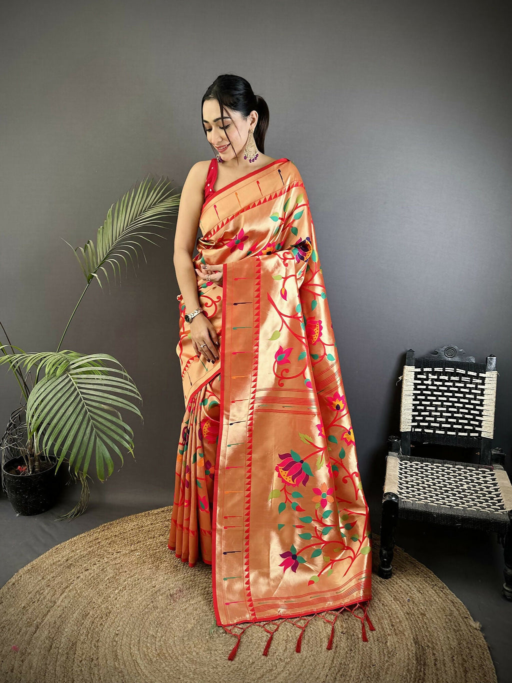 Joban Fashion Reddish Pink Floral & Leaf Soft Silk Paithani Saree - Distacart