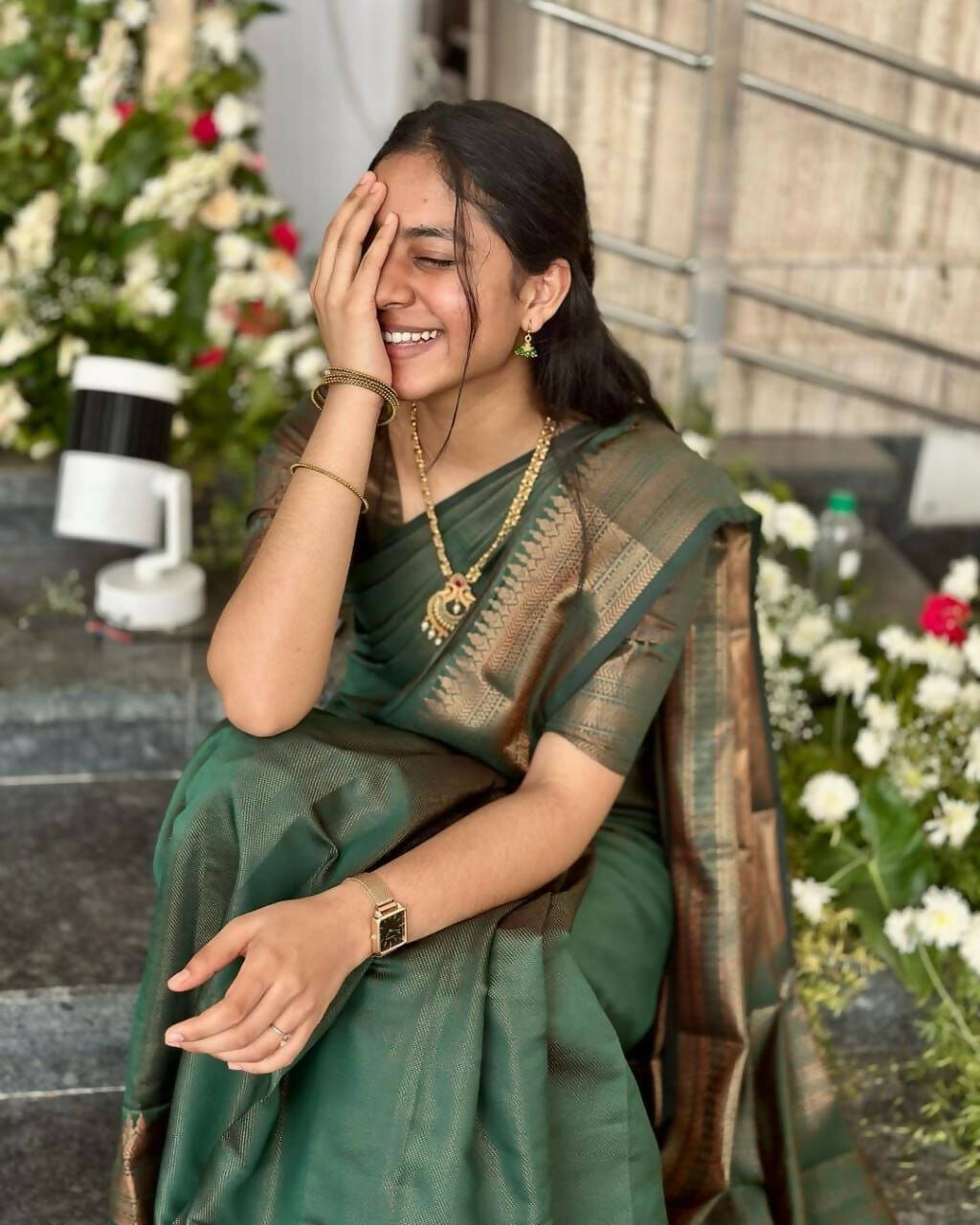 DEIANA'S Beautiful Designer Golden zari Soft Lichi Silk Saree - Green