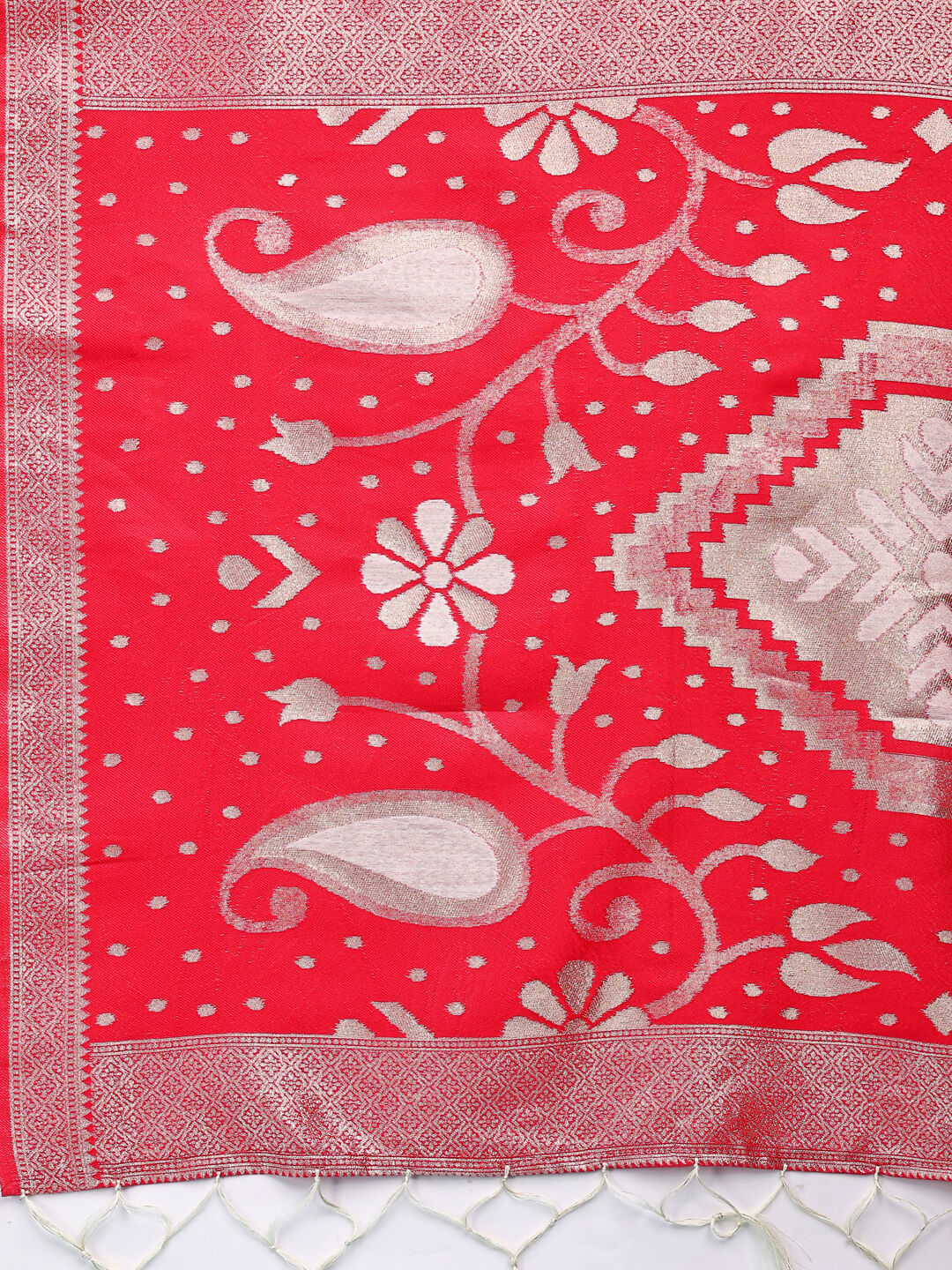 Shree Shyam Fashion Devistuti Red White Linen Cotton Saree