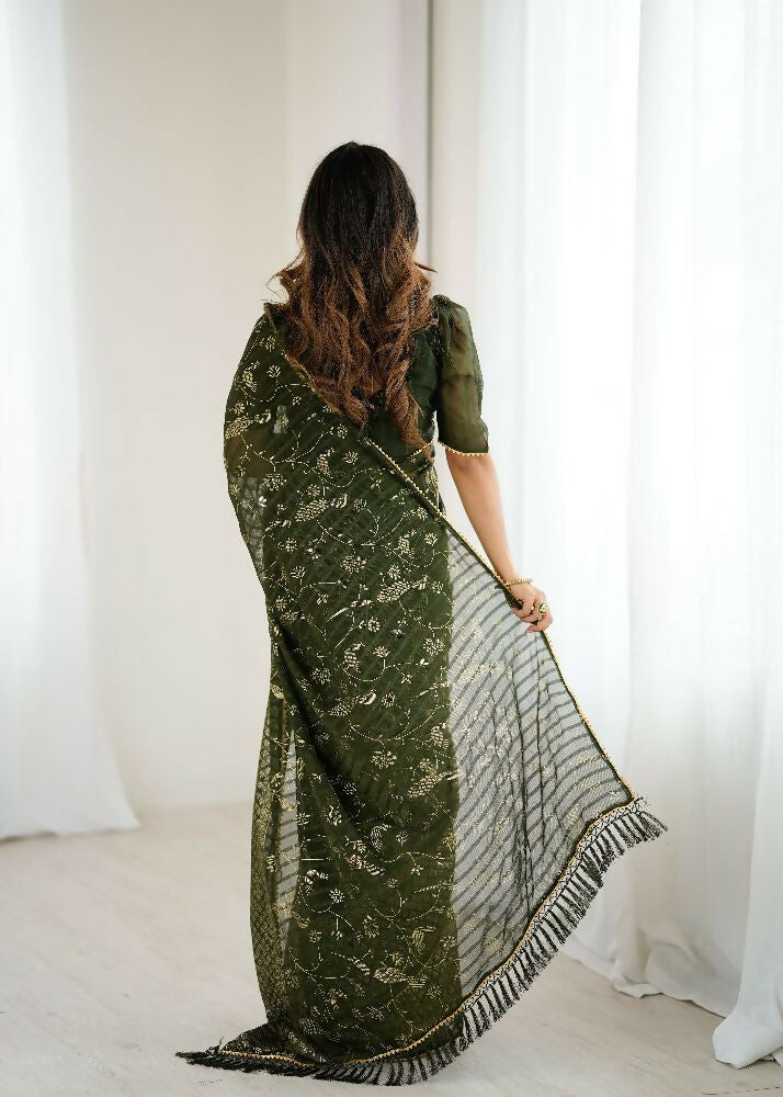 PR Fashion Mehendi Georgette Patta Plain With Foil Work And Small Lace And Zalar Lace Saree
