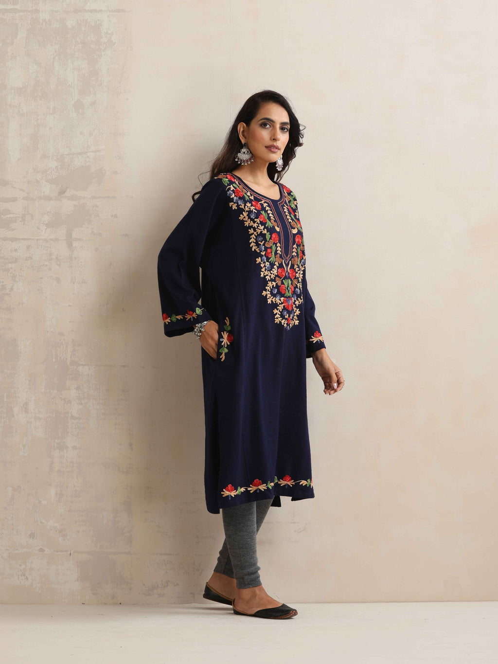 trueBrowns Blue Kashmiri Embroidered Woollen Phiran Kurta - Distacart
