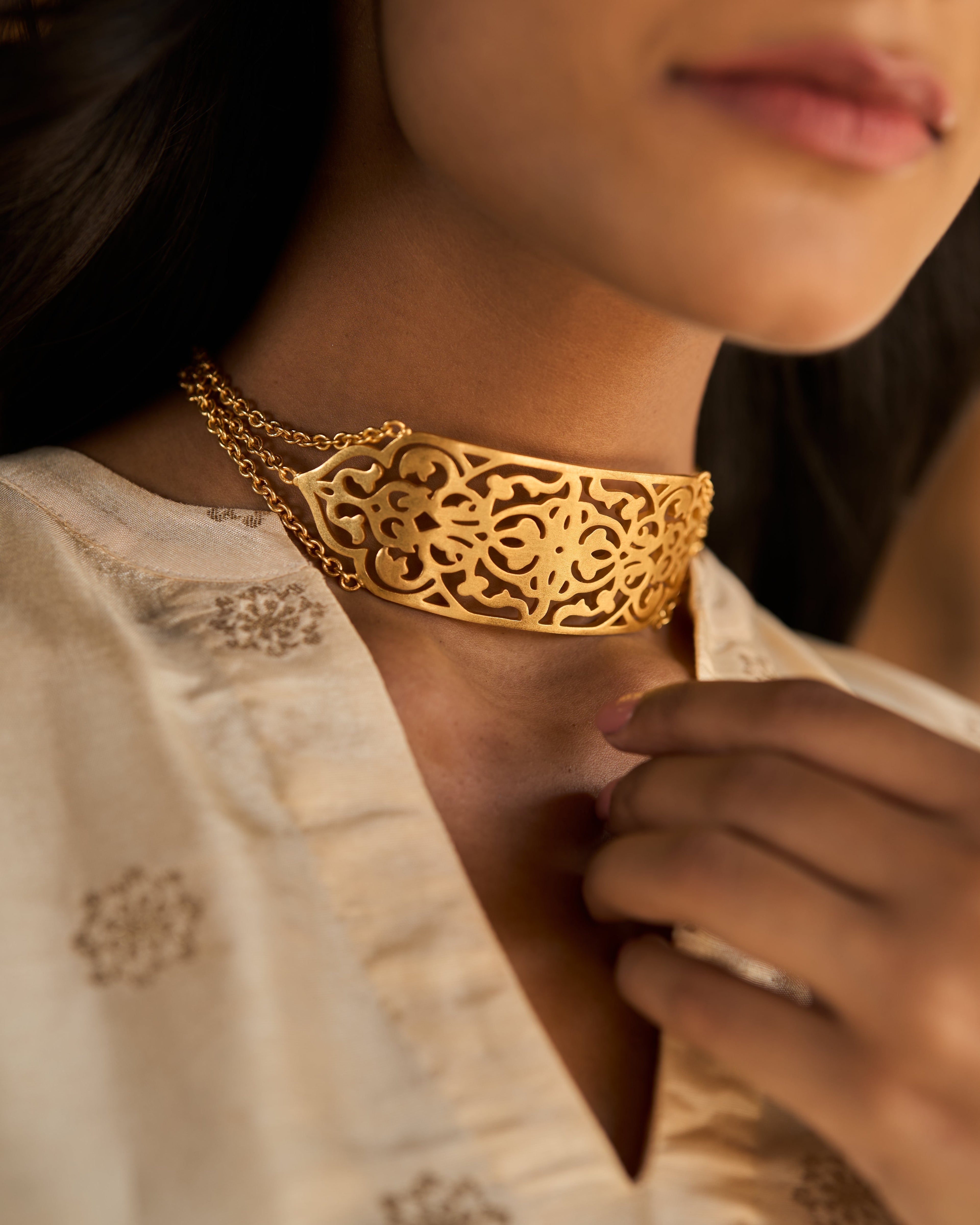trueBrowns Gold-Polished Choker