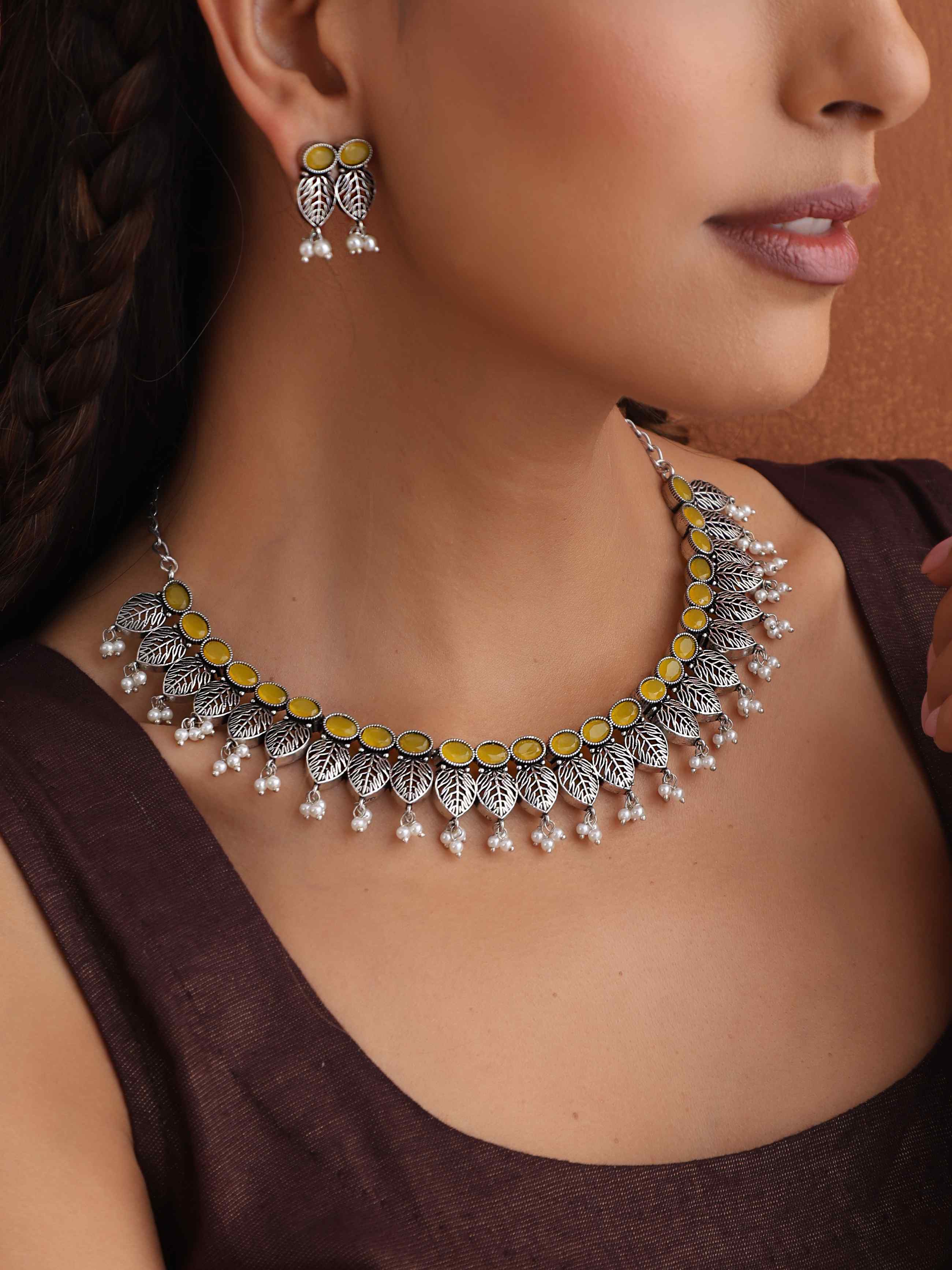 trueBrowns Silver Tone Stone Necklace Set