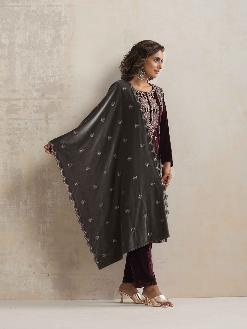 trueBrowns Purple Velvet Embroidered Kurta Pant Dupatta Set - Distacart