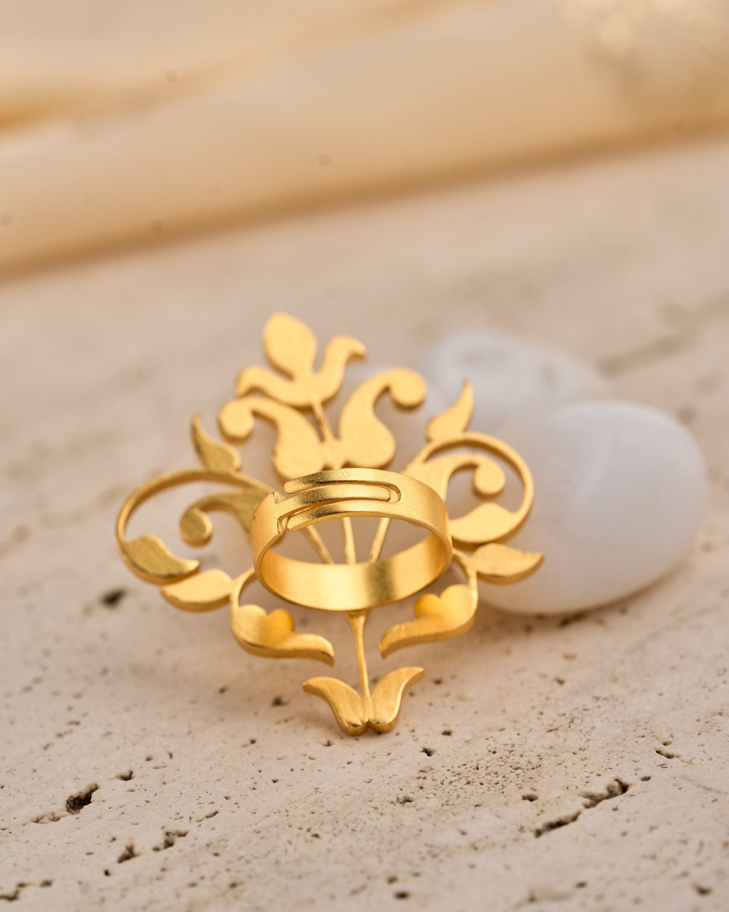 trueBrowns Gold-Polished Leaf Ring
