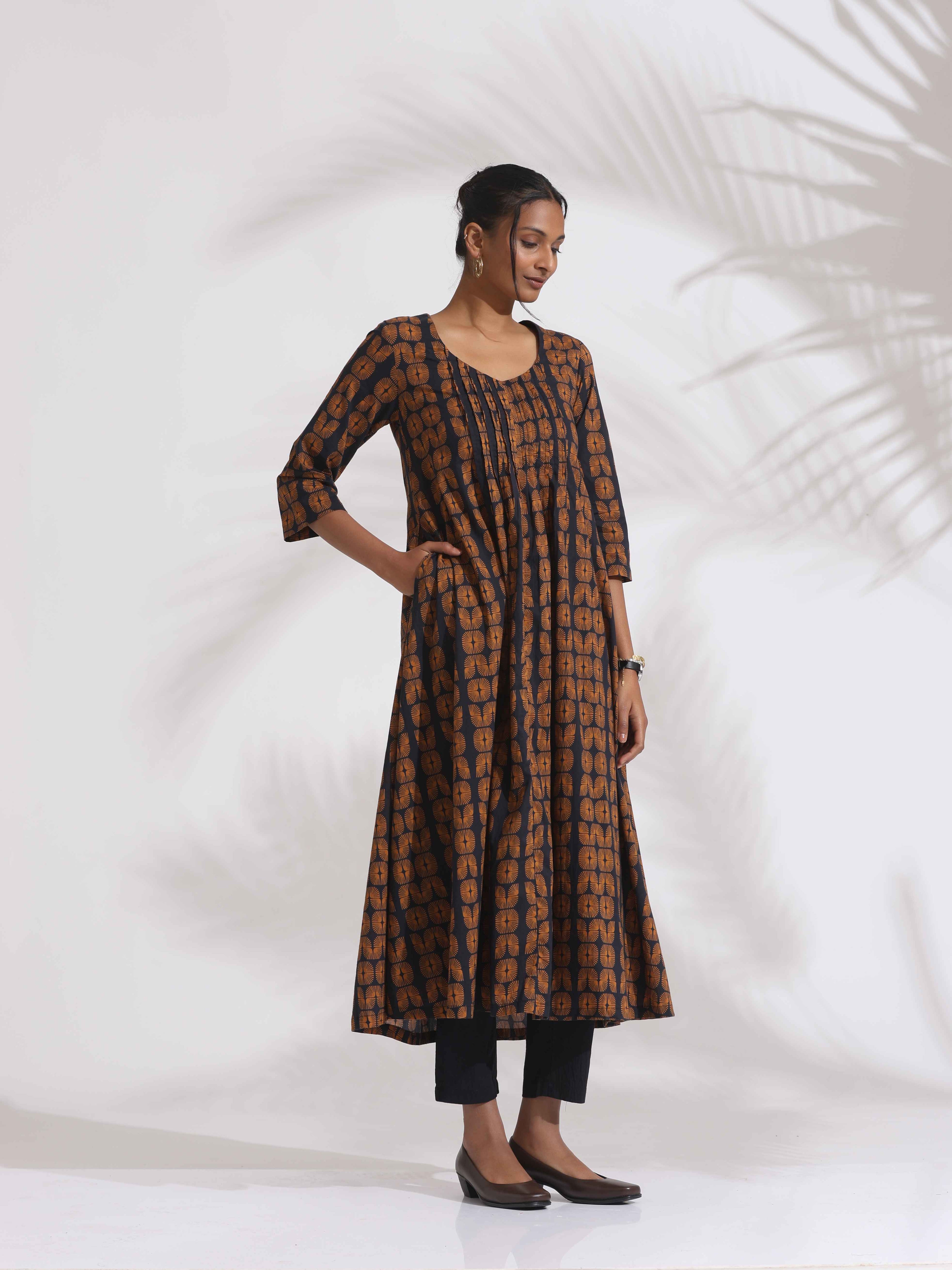 trueBrowns Black Cotton Print Pleated Flared Kurta Set - Distacart