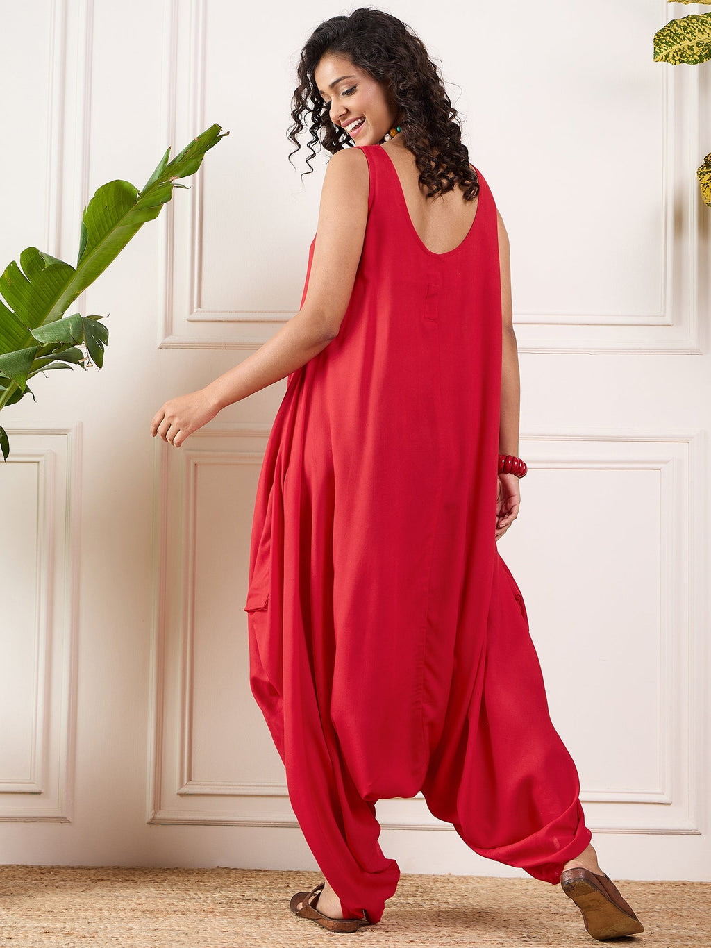 InWeave Red Round Sleeveless Jumpsuit