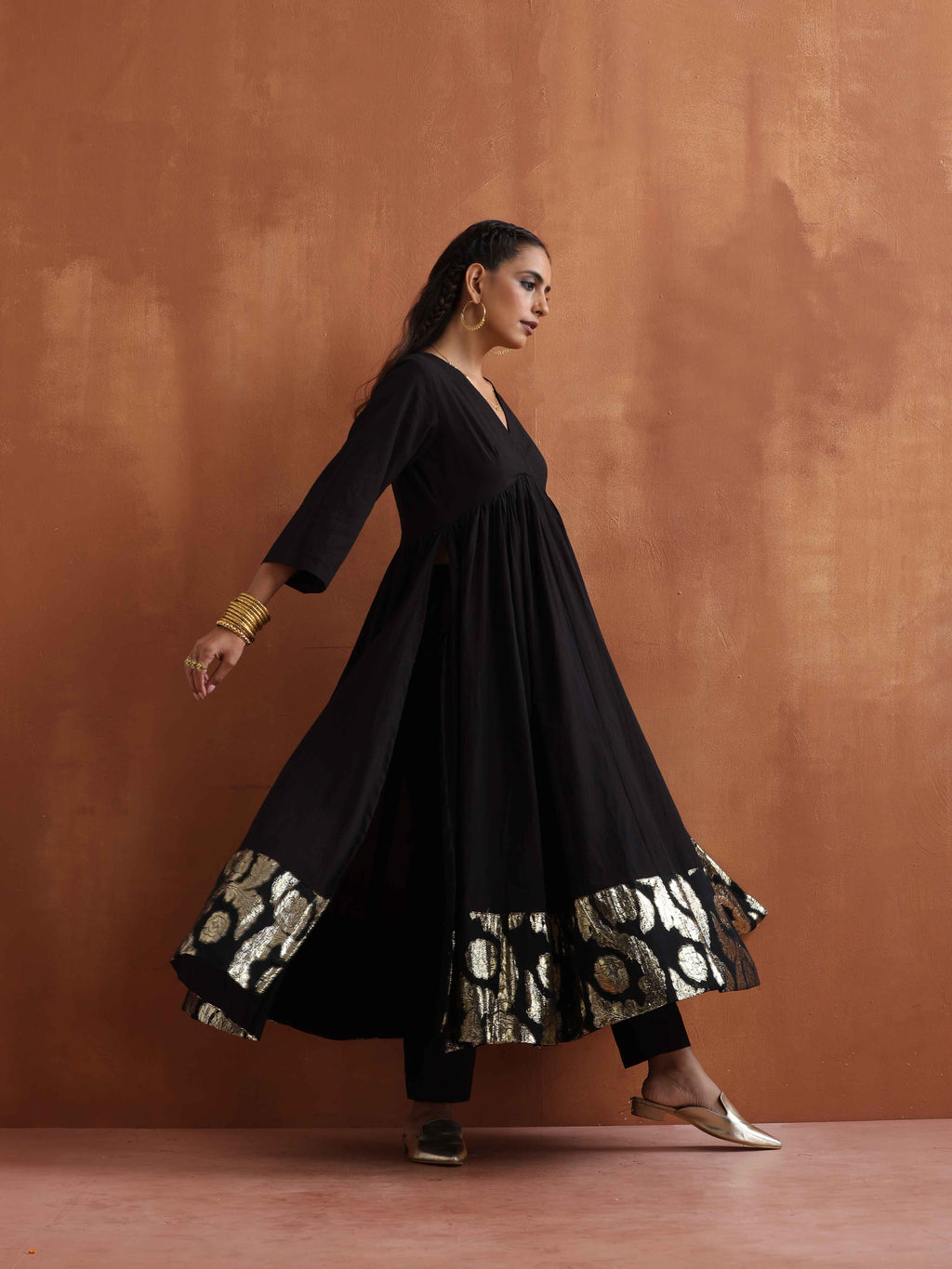 trueBrowns Black Metallic Flared Anarkali Kurta Set - Distacart