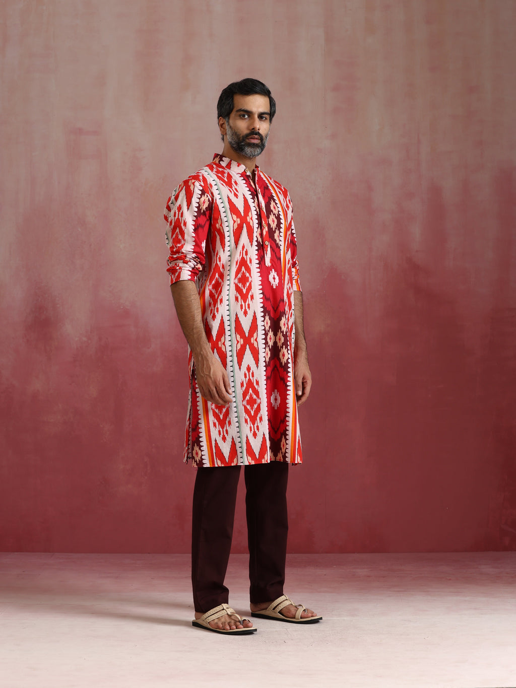 trueBrowns Men's Maroon Ikat Print Mandarin Collar Kurta