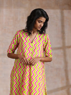 trueBrowns Lime Pink Zig-Zag Lines Print Cotton Kurta Pant Set | Relove - Distacart
