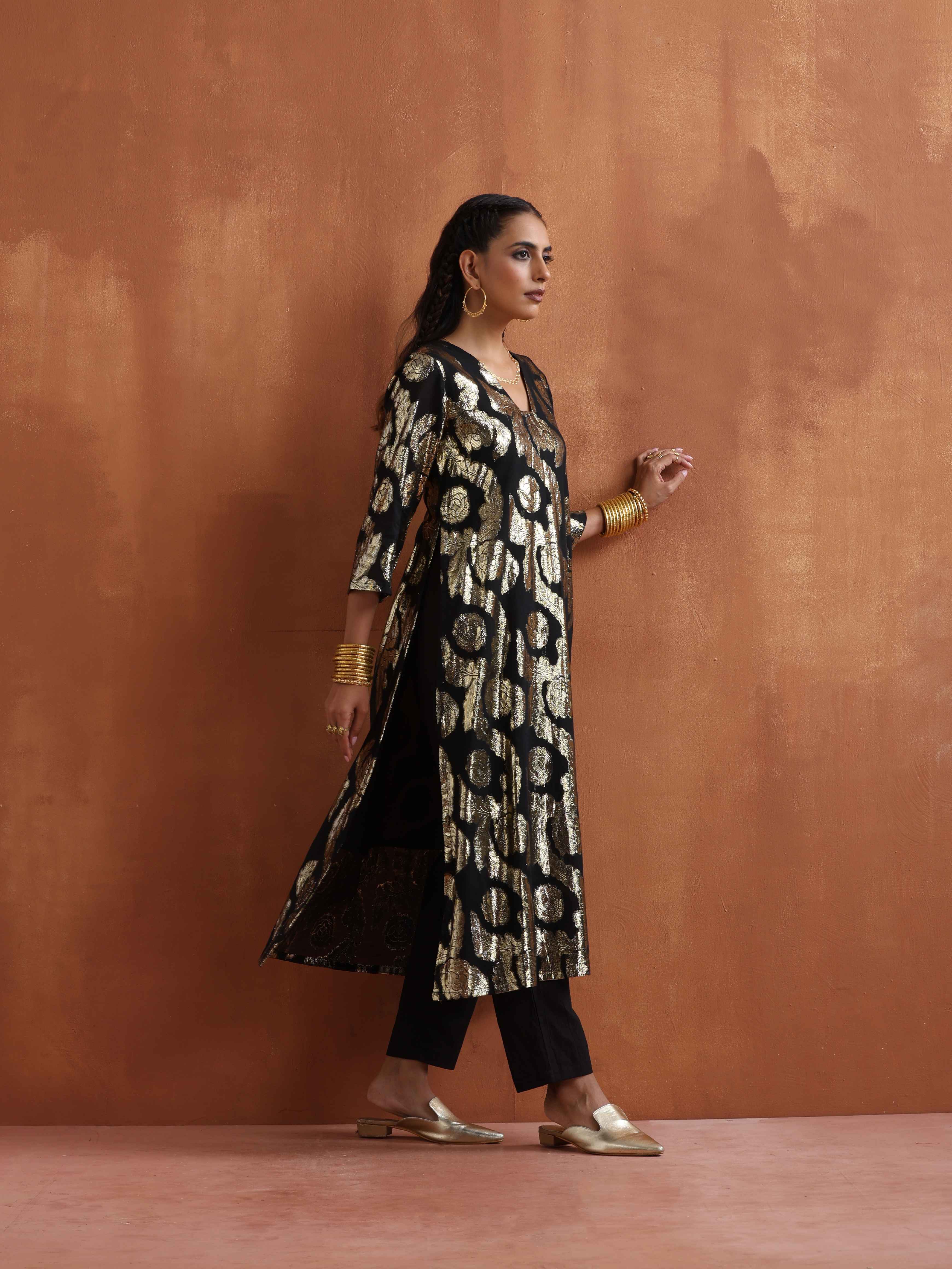 trueBrowns Black Metallic High Slit Kurta Set - Distacart