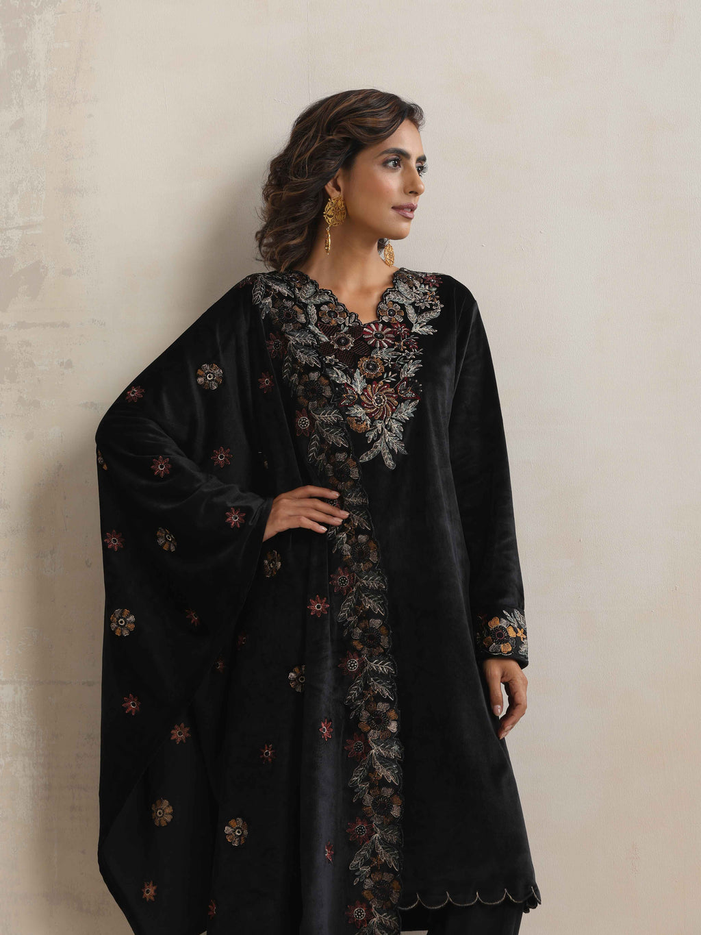 trueBrowns Black Velvet Floral Embroidered Kurta Pant Dupatta Set - Distacart