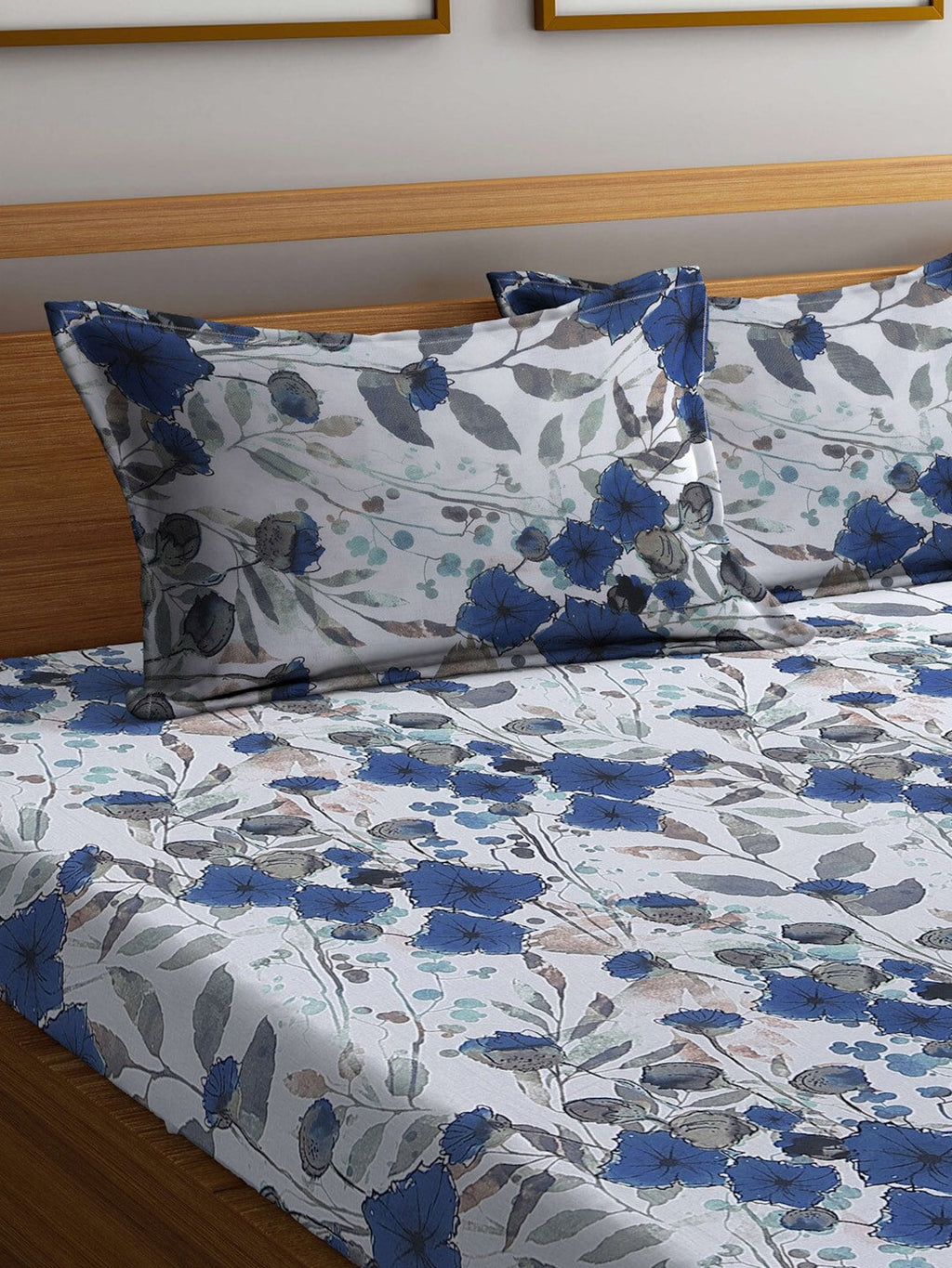 BOMBAY DYEING Blue & White Floral Cotton 144 TC Queen Bedsheet With 2 Pillow Covers