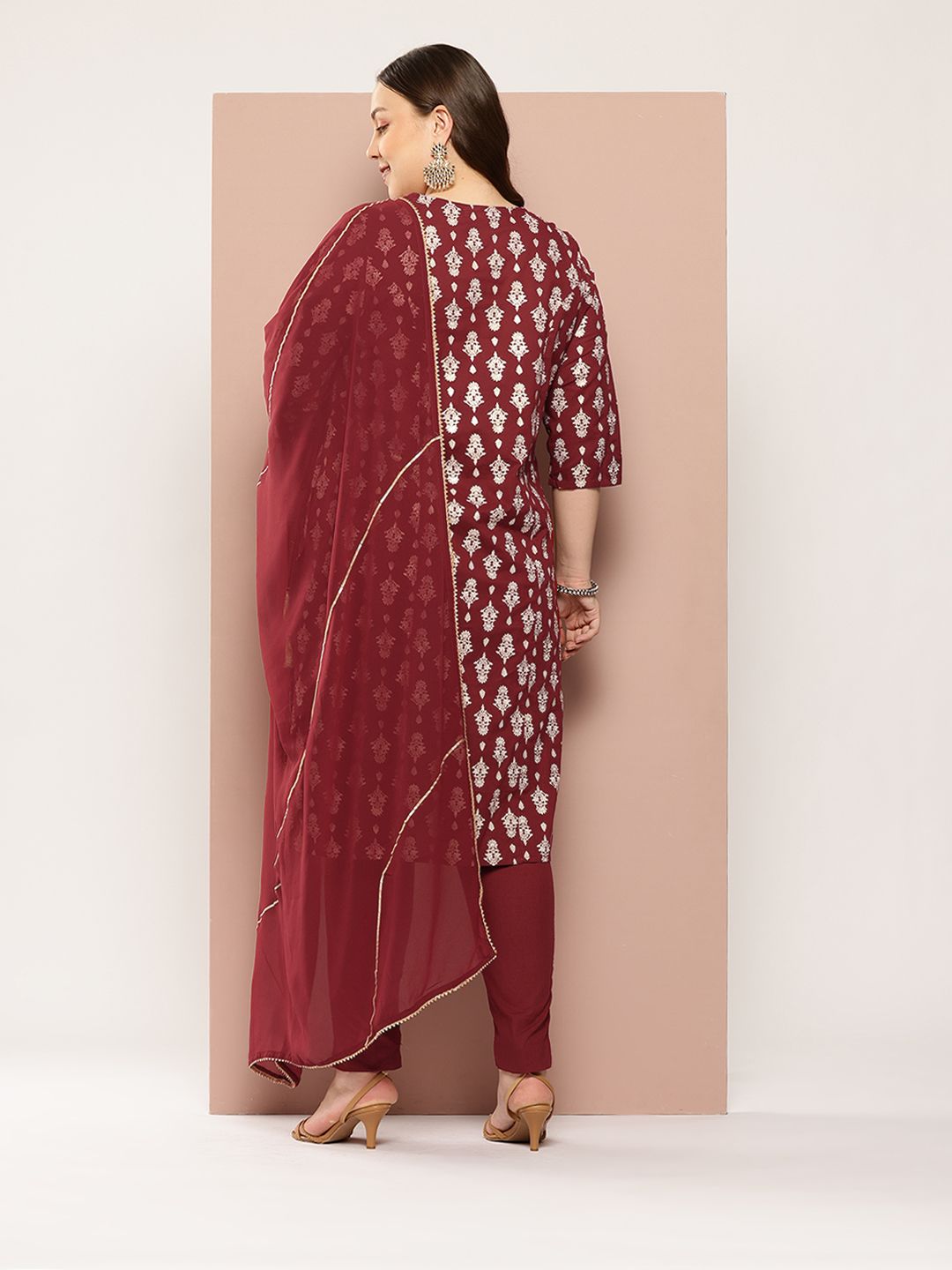 Sztori Plus-Size Gotta Patti Ethnic Motif Print Pure Cotton Kurta with Trousers & Dupatta