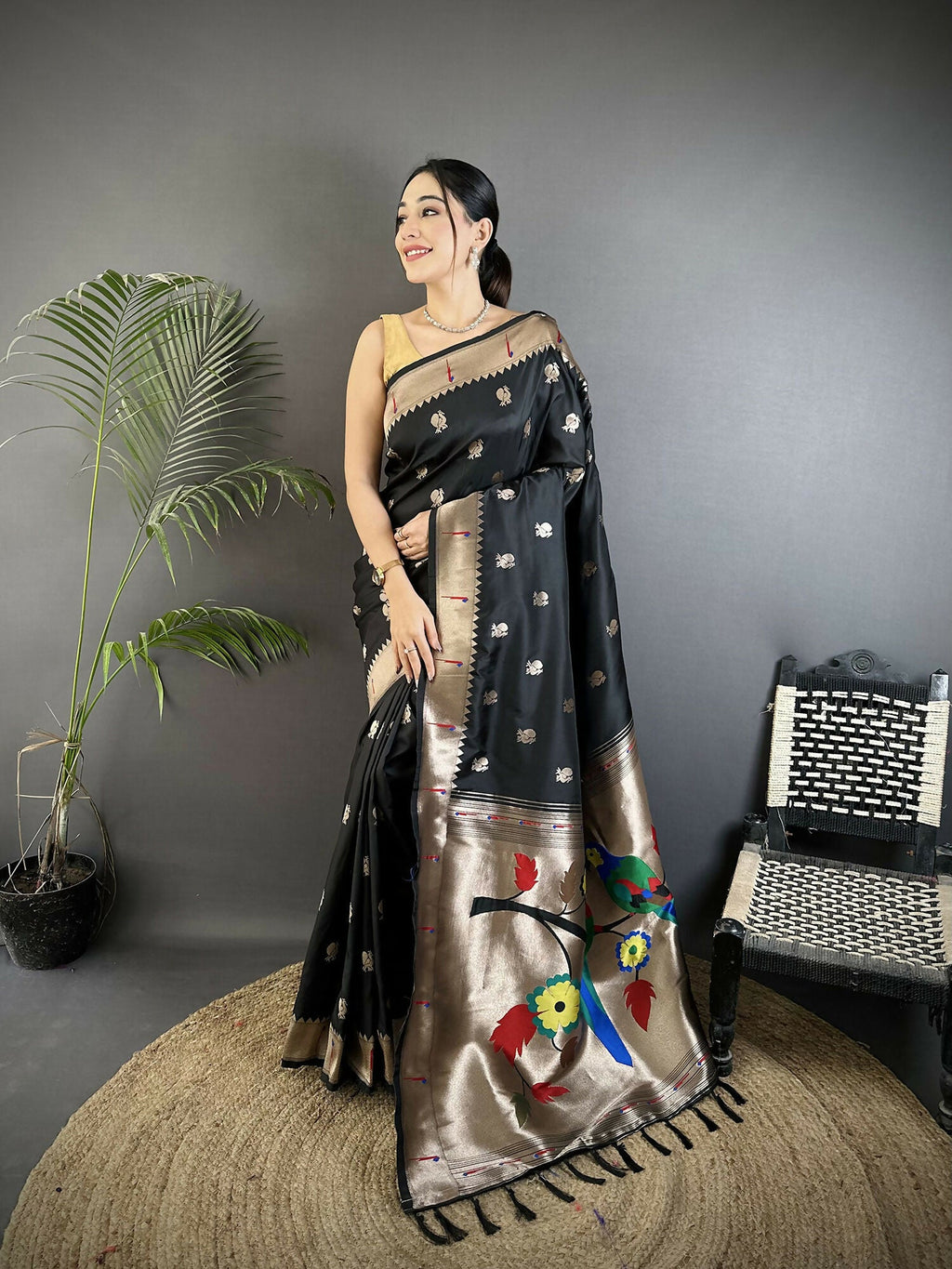 Joban Fashion Black Peacock & Floral Motifs Soft Silk Kanchipuram Saree - Distacart