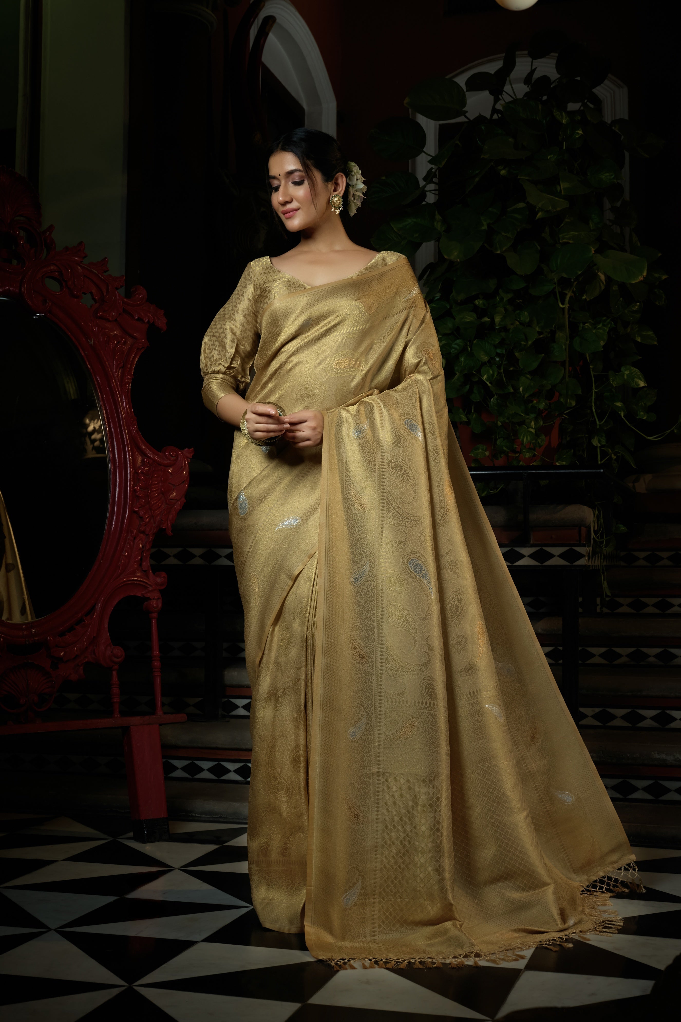 Vardha Magnolia White Copper-Silver Zari Kanjeevaram Silk Saree