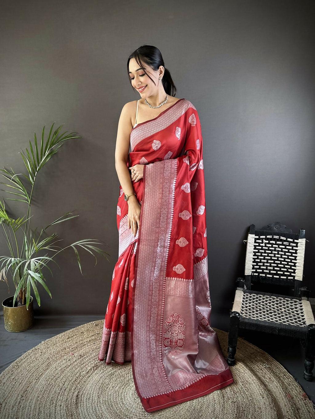 Joban Fashion Maroon Floral Motifs Soft Silk Banarasi Saree - Distacart