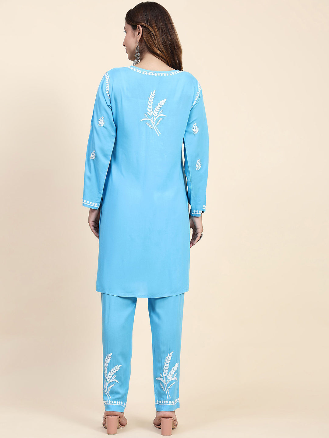 HOUSE OF KARI Floral Embroidered Chikankari Pure Cotton Straight Kurta With Trousers