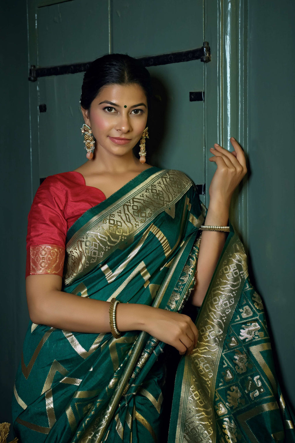 Vardha Phthalo Green Golden Zari Banarasi Silk Saree