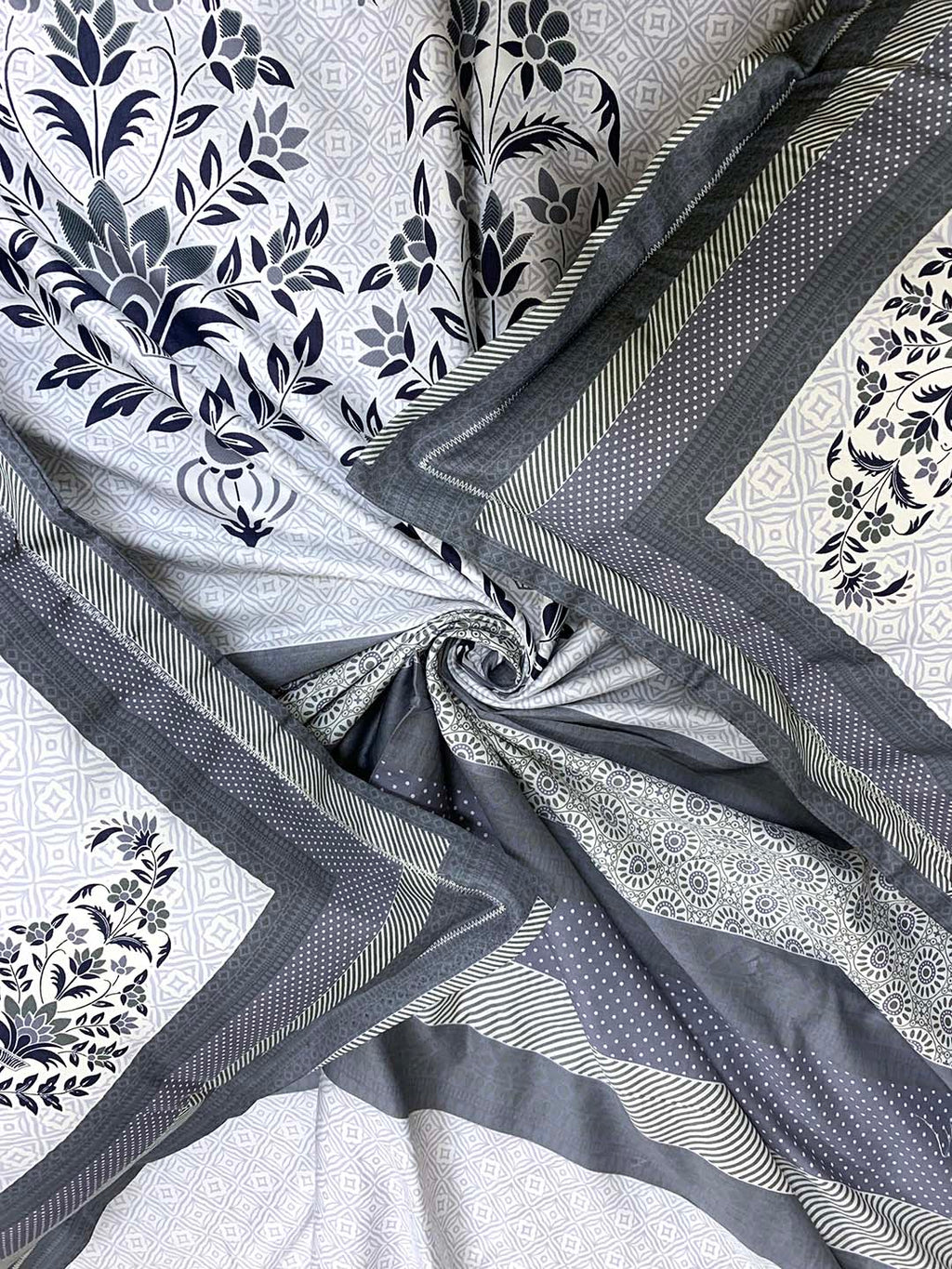 BELLA CASA Off White & Blue Ethnic Motifs 350 TC Cotton King Bedsheet with 2 Pillow Covers