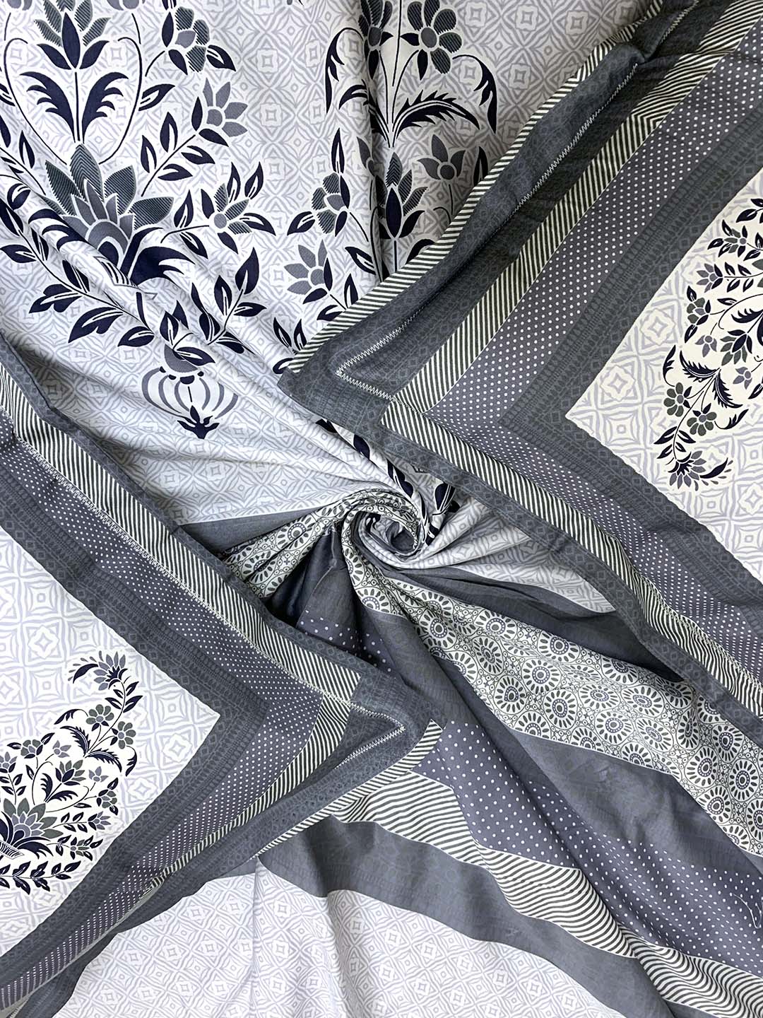 BELLA CASA Off White & Blue Ethnic Motifs 350 TC Cotton King Bedsheet with 2 Pillow Covers