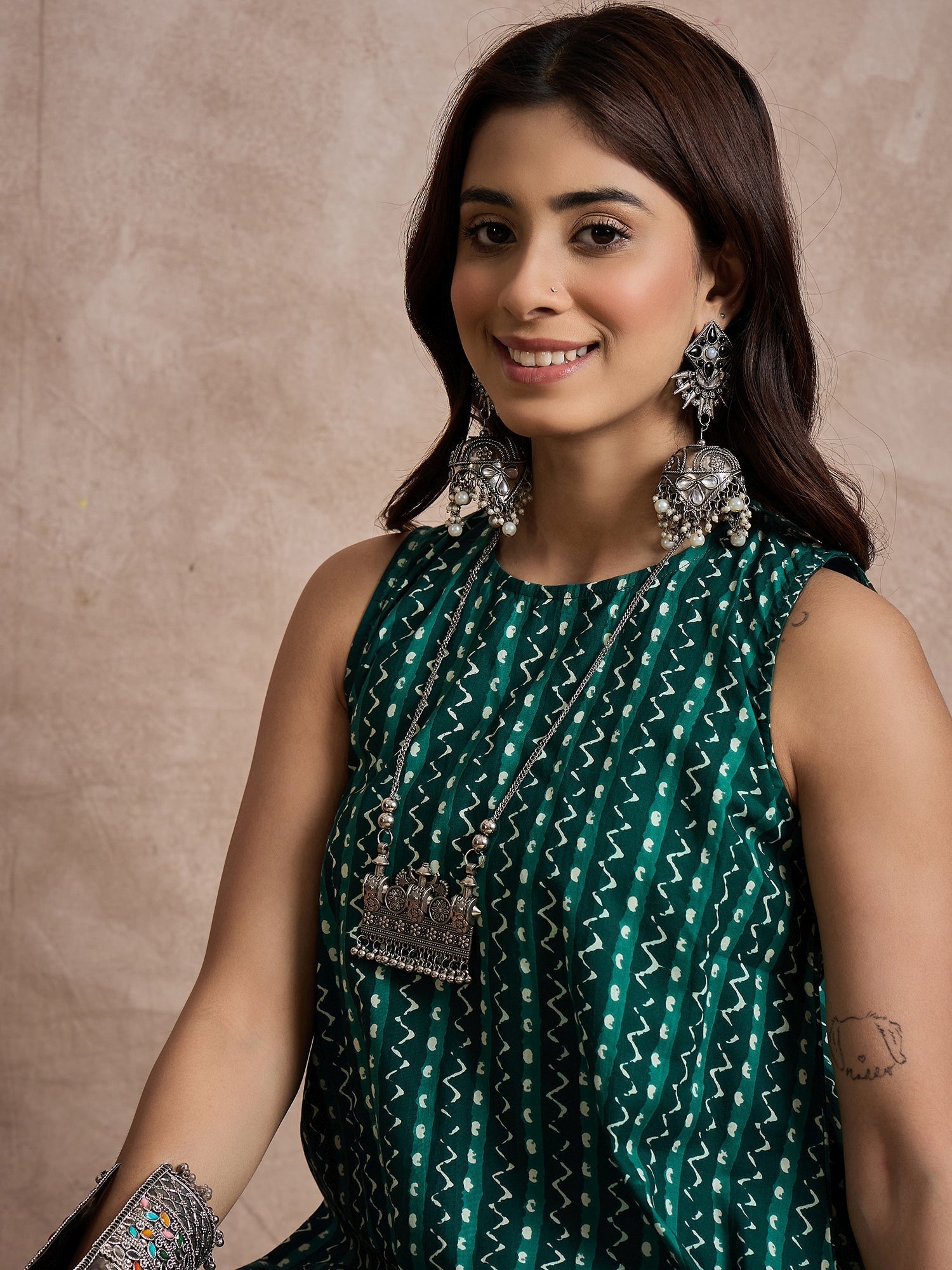 InWeave Teal Zig Zag Round Neck Kurta Set - Distacart