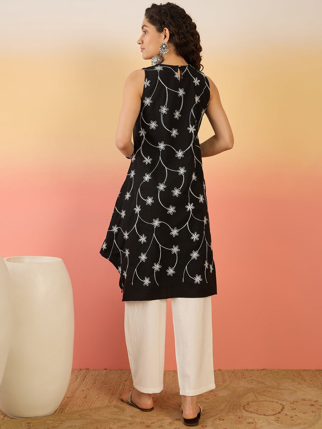 InWeave Black Embroidery R Neck White Set