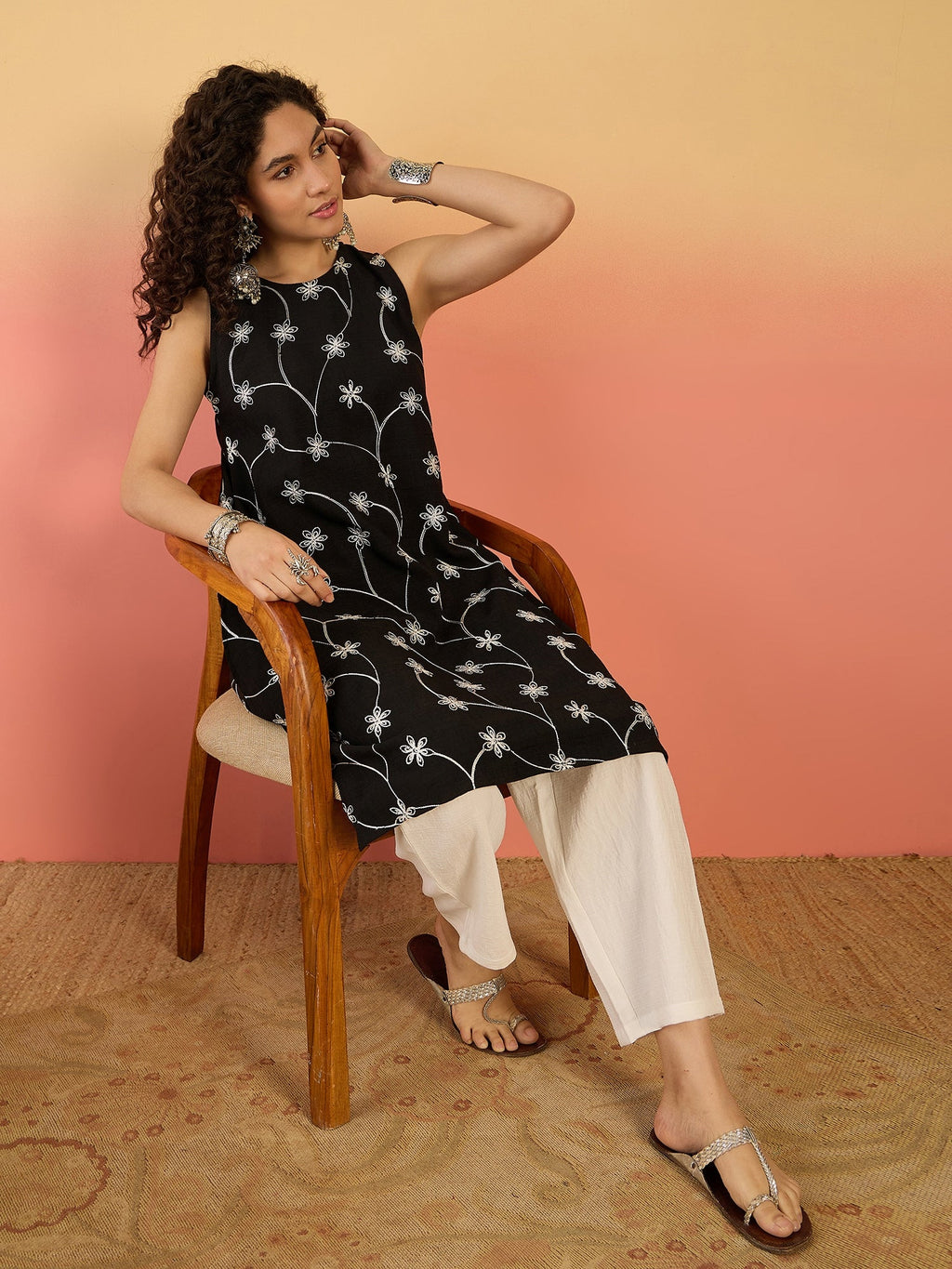 InWeave Black Embroidery R Neck White Set