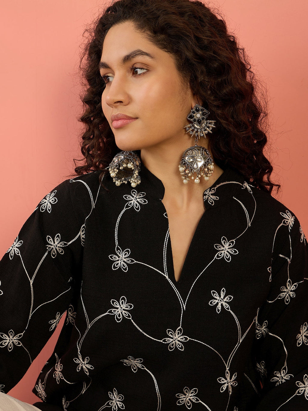 InWeave Black Embroidery Mandarin White Set