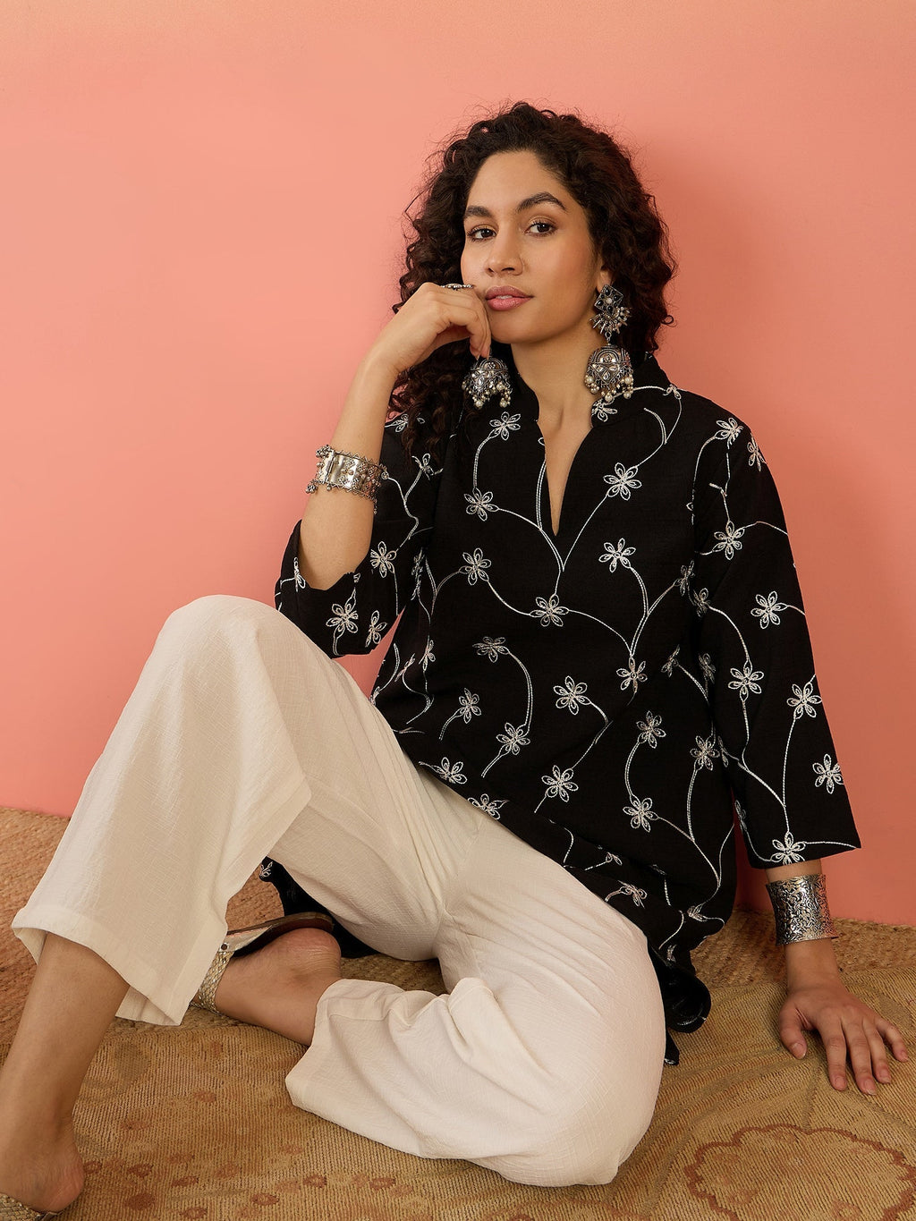 InWeave Black Embroidery Mandarin White Set