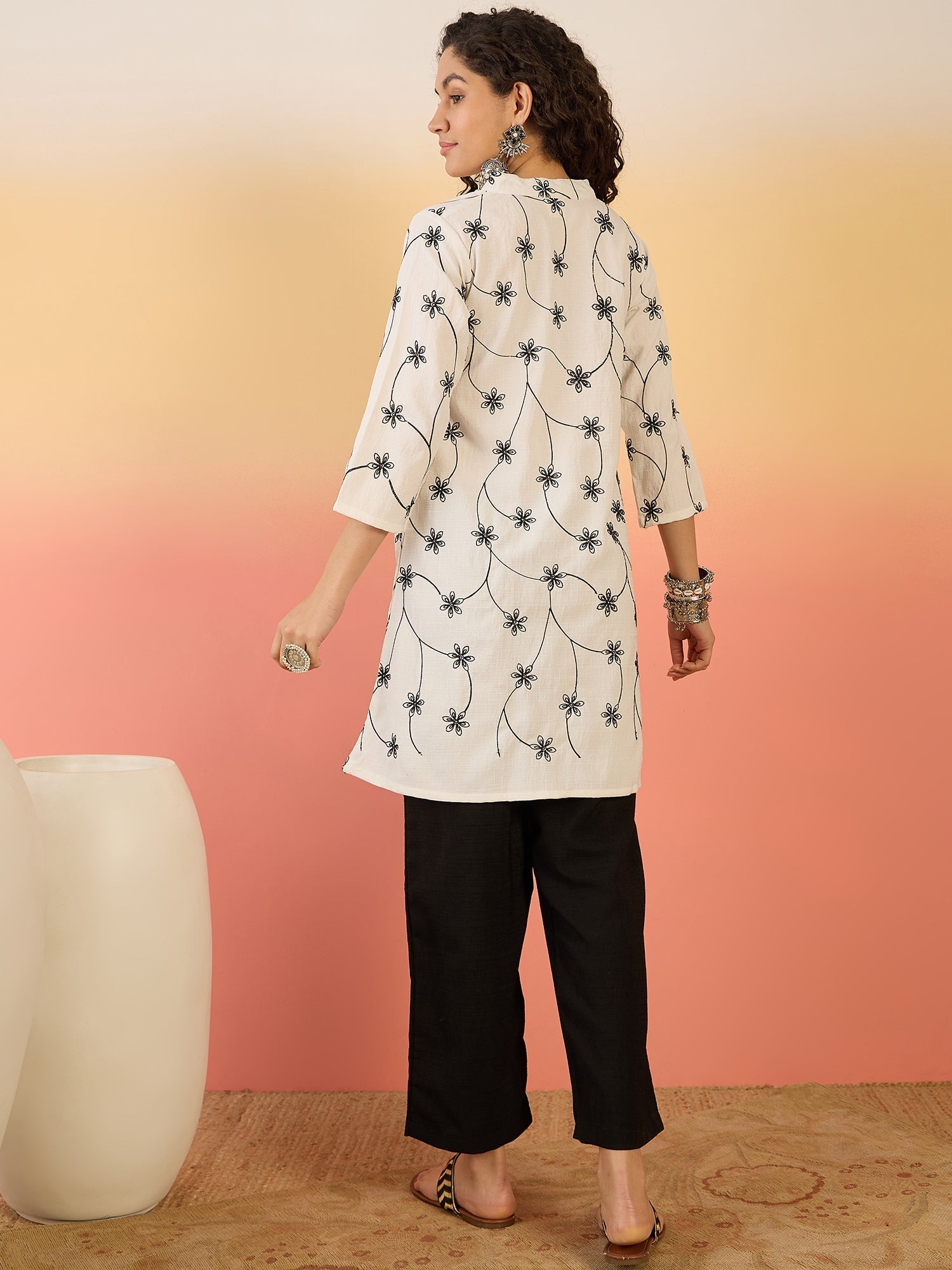 InWeave White Embroidery Mandarin Black Set - Distacart