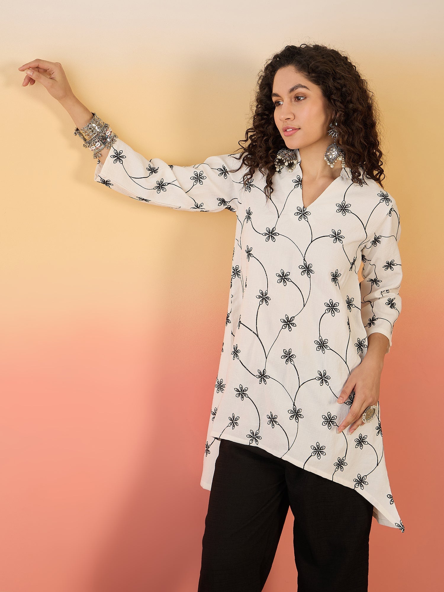 InWeave White Embroidery Mandarin Black Set - Distacart