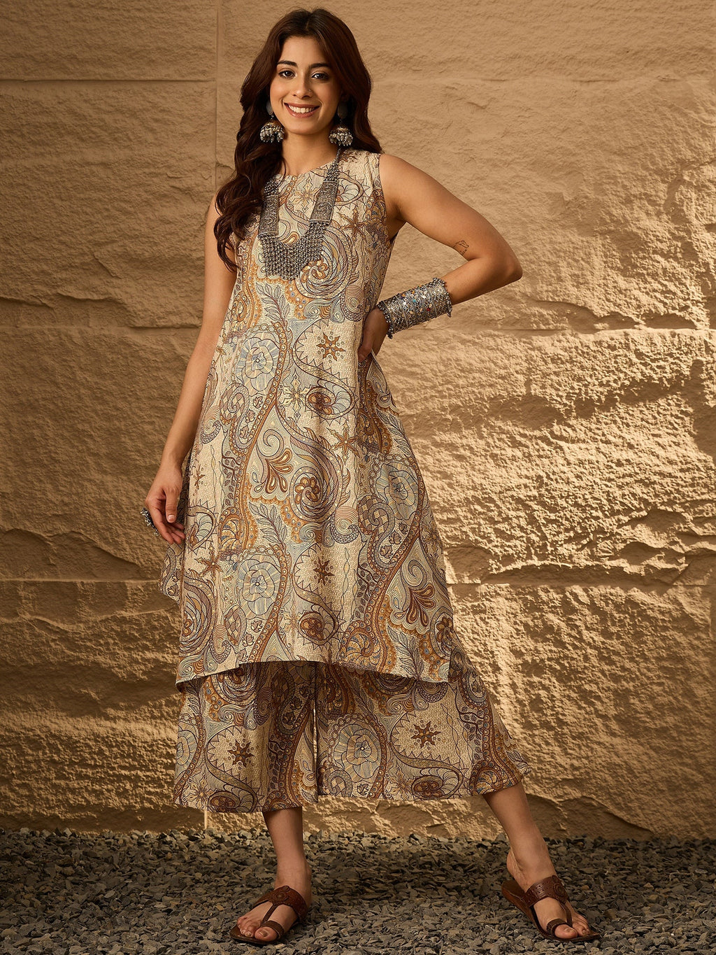 InWeave Beige Paisley Flower R Neck Kurta Set - Distacart